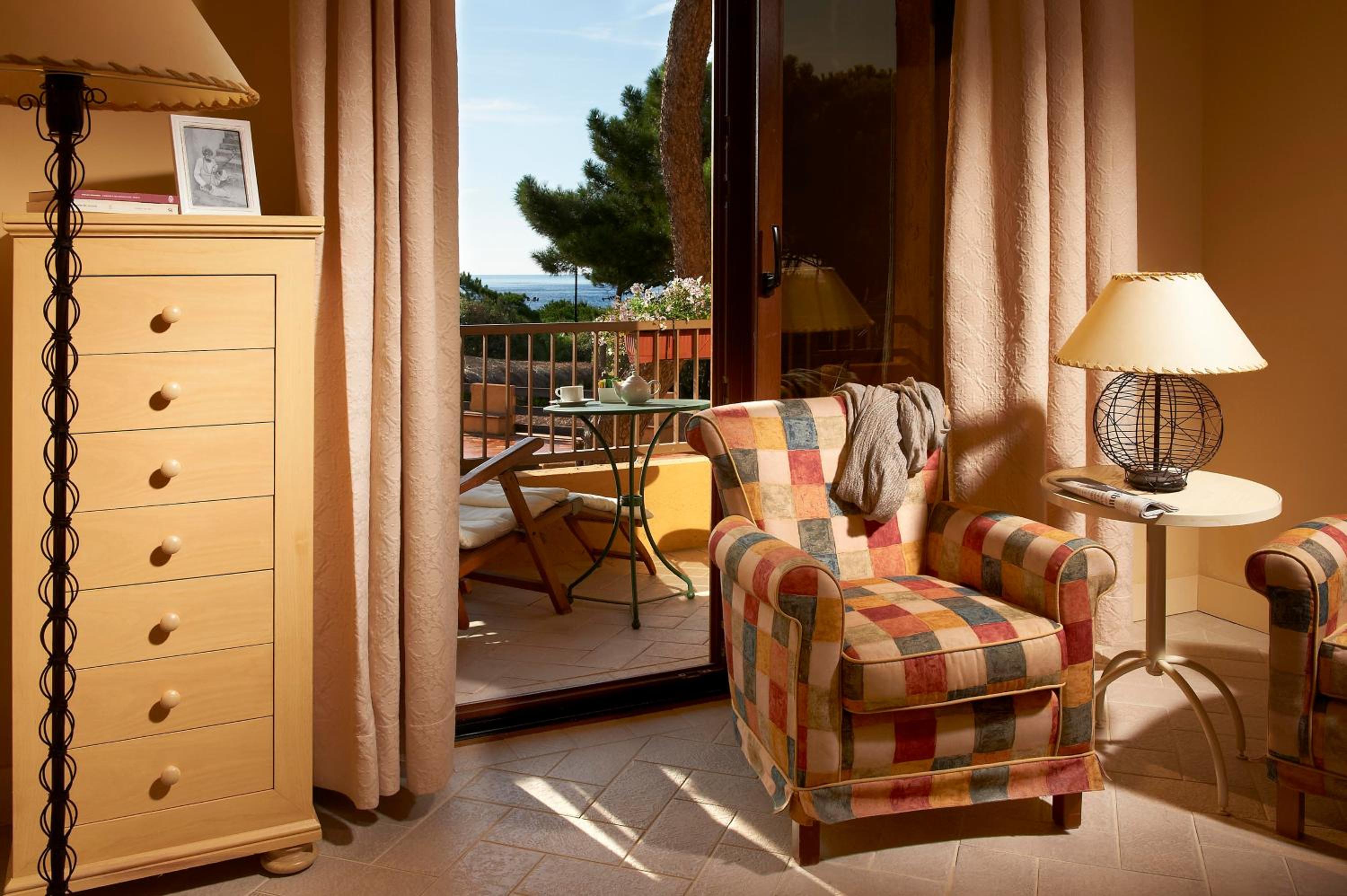 Double or Twin Room with Partial Sea View photo 3