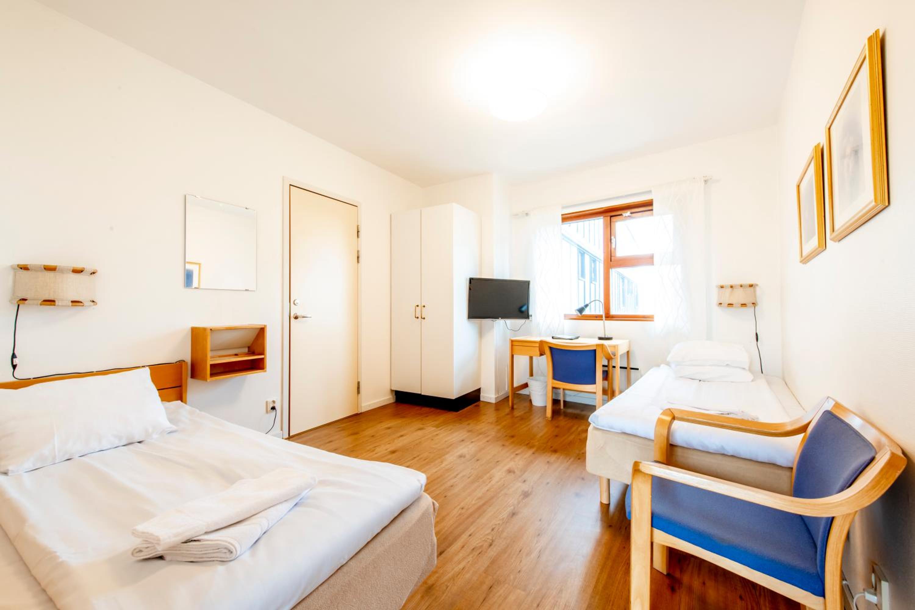 Twin Room - Photo 7