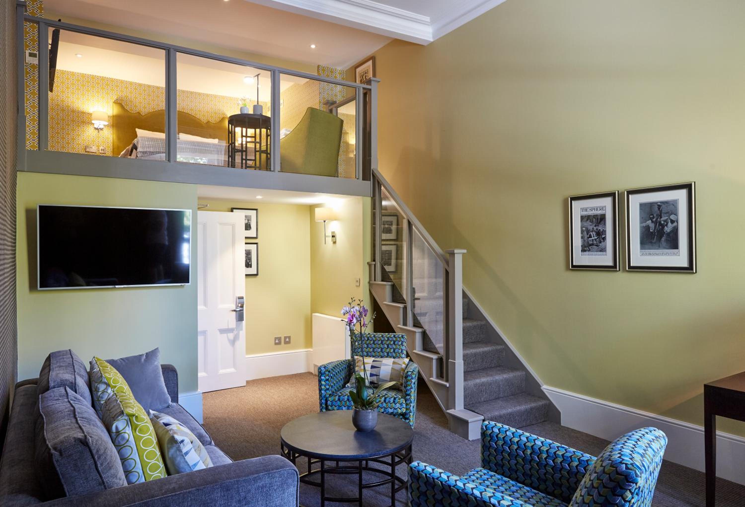 Deluxe King Suite photo 3