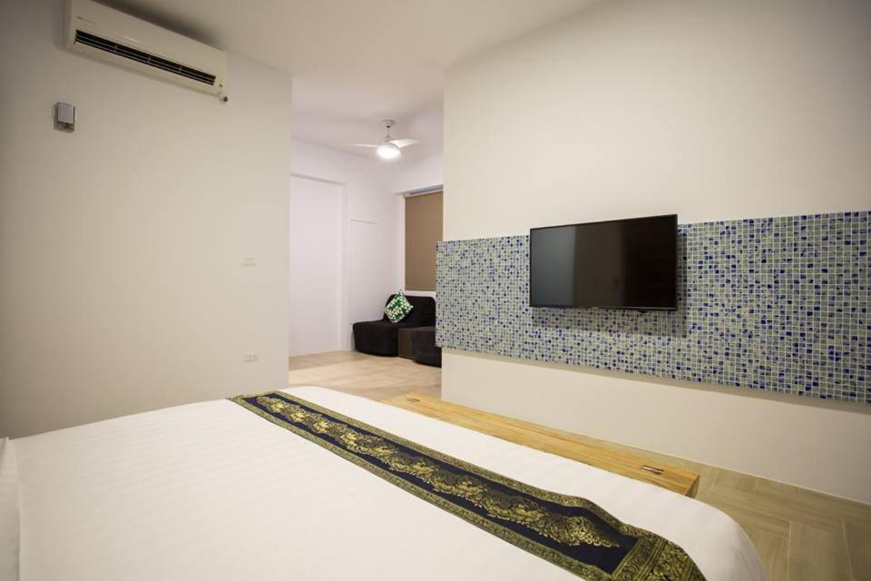 Queen Room with Balcony photo 2