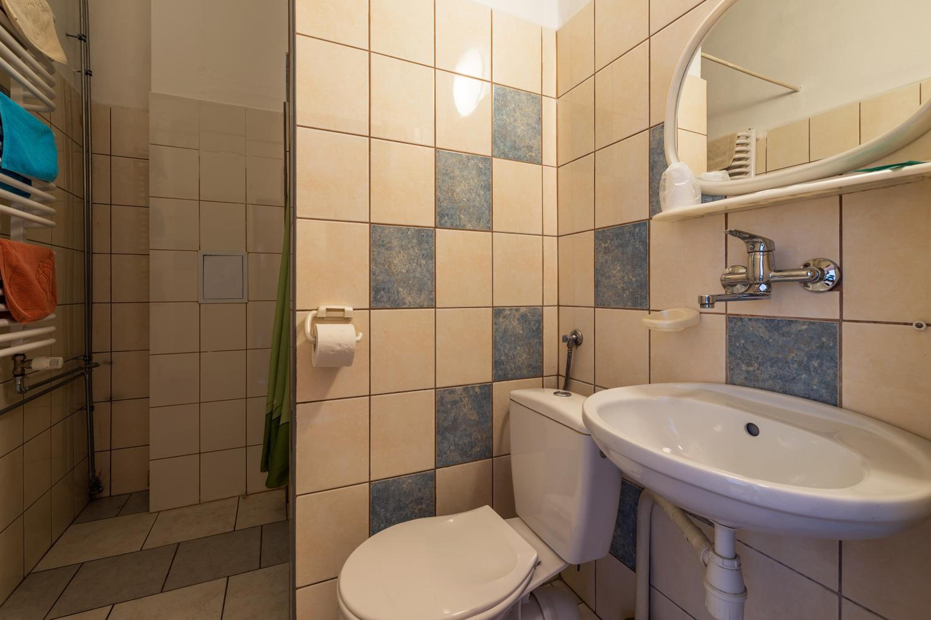 Standard Triple Room - Photo 4