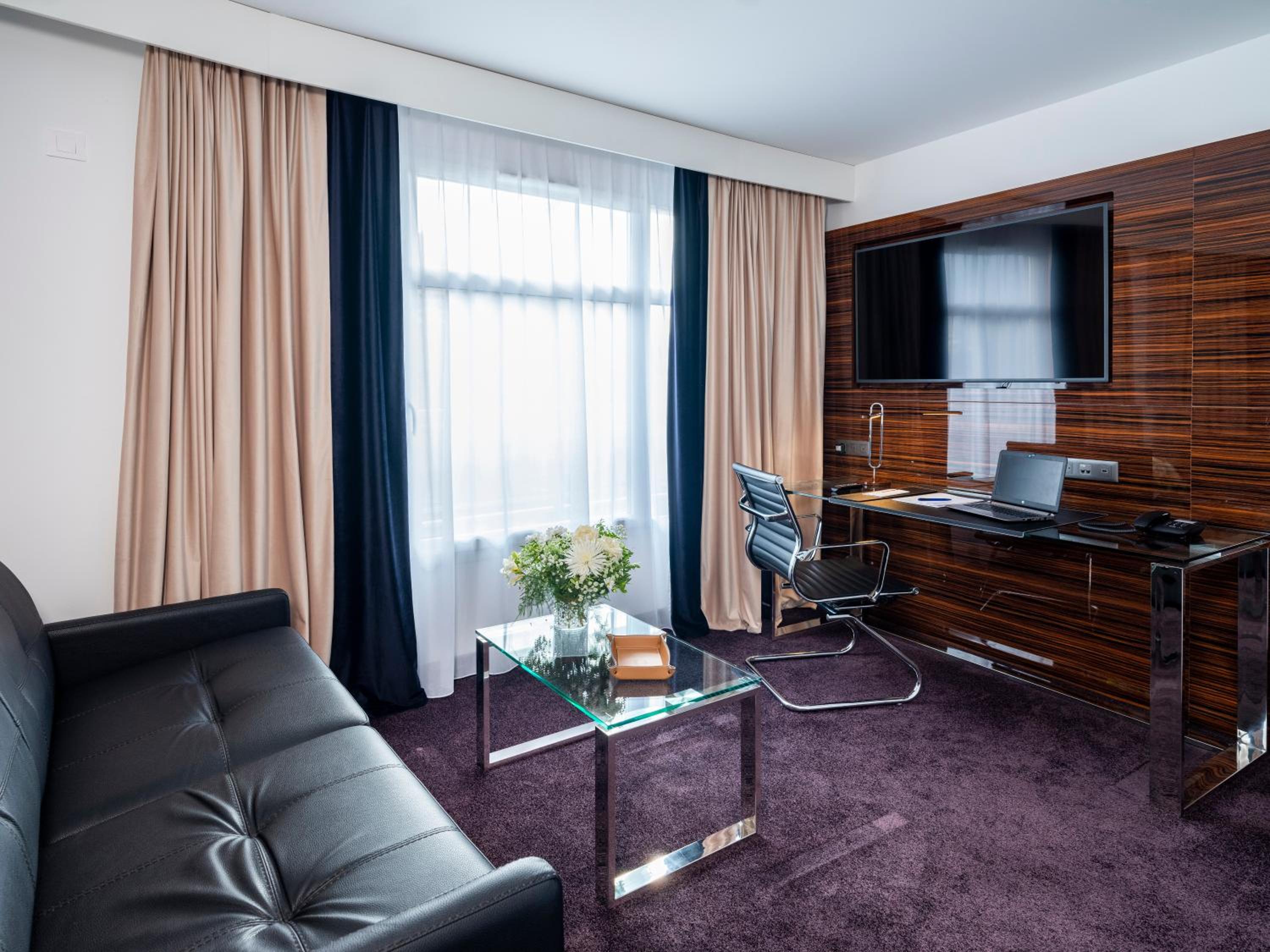 Privilege Suite - Port