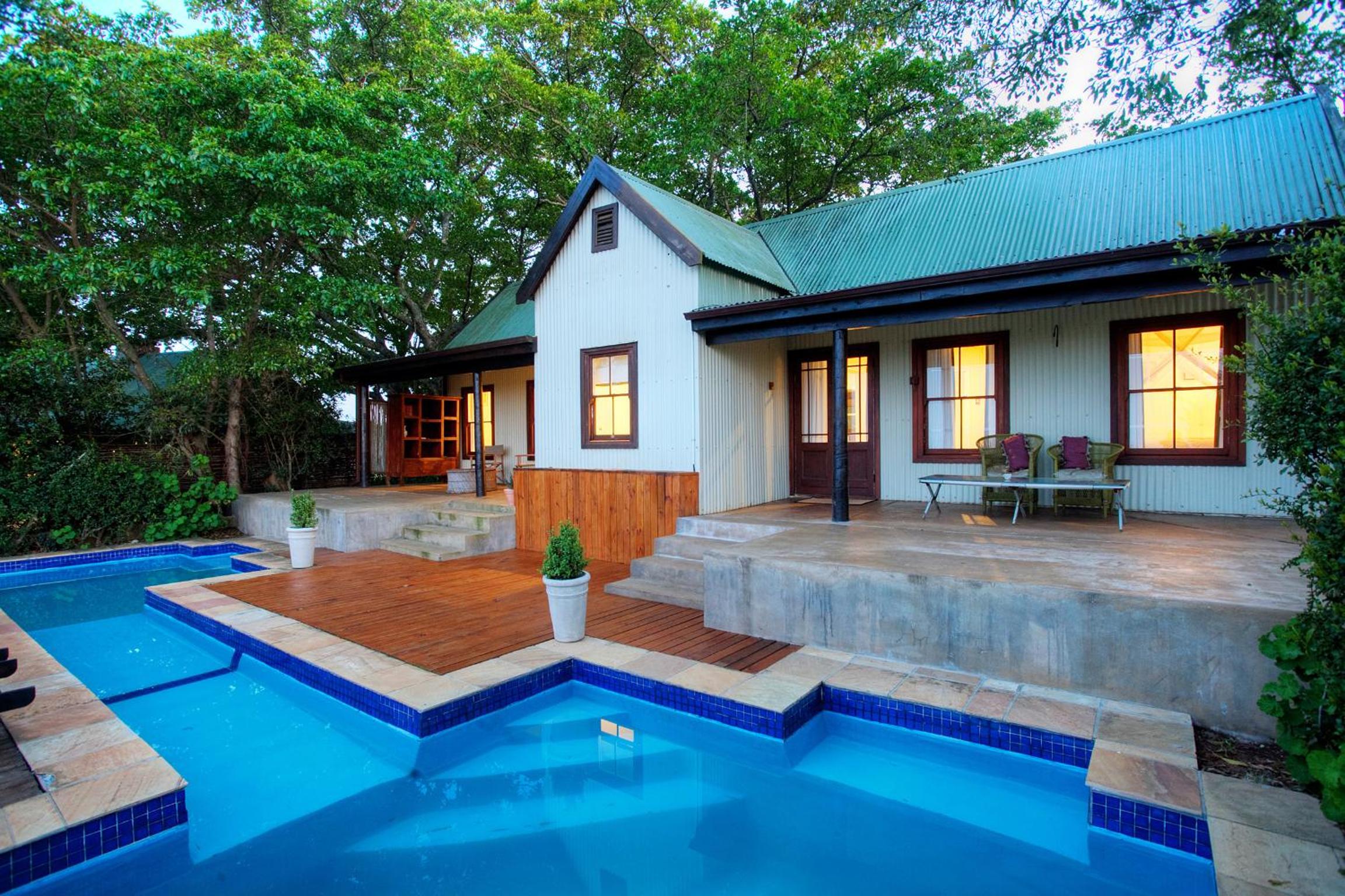 Suite with Pool View - Photo 3