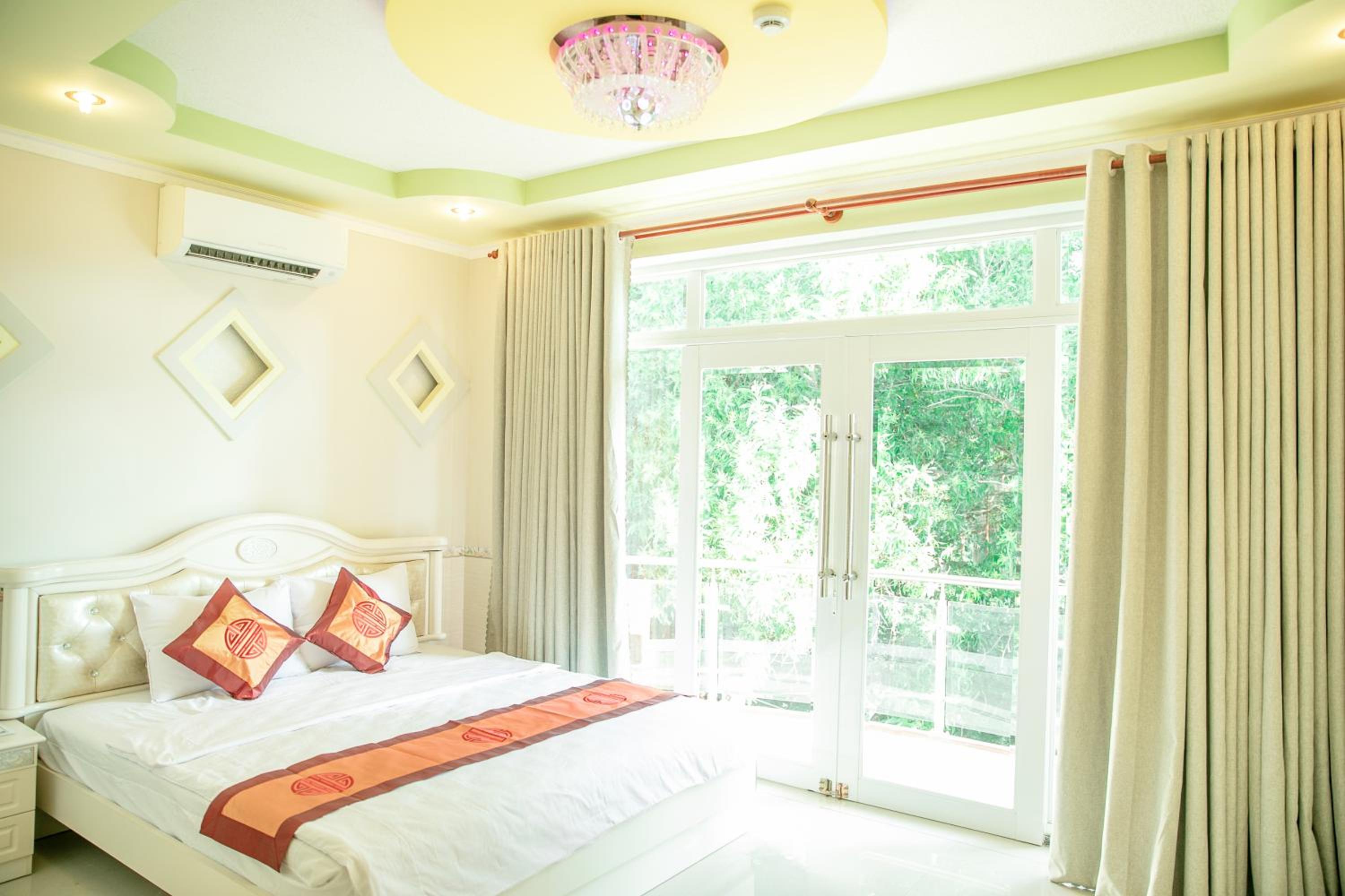 King Room with Balcony photo 3