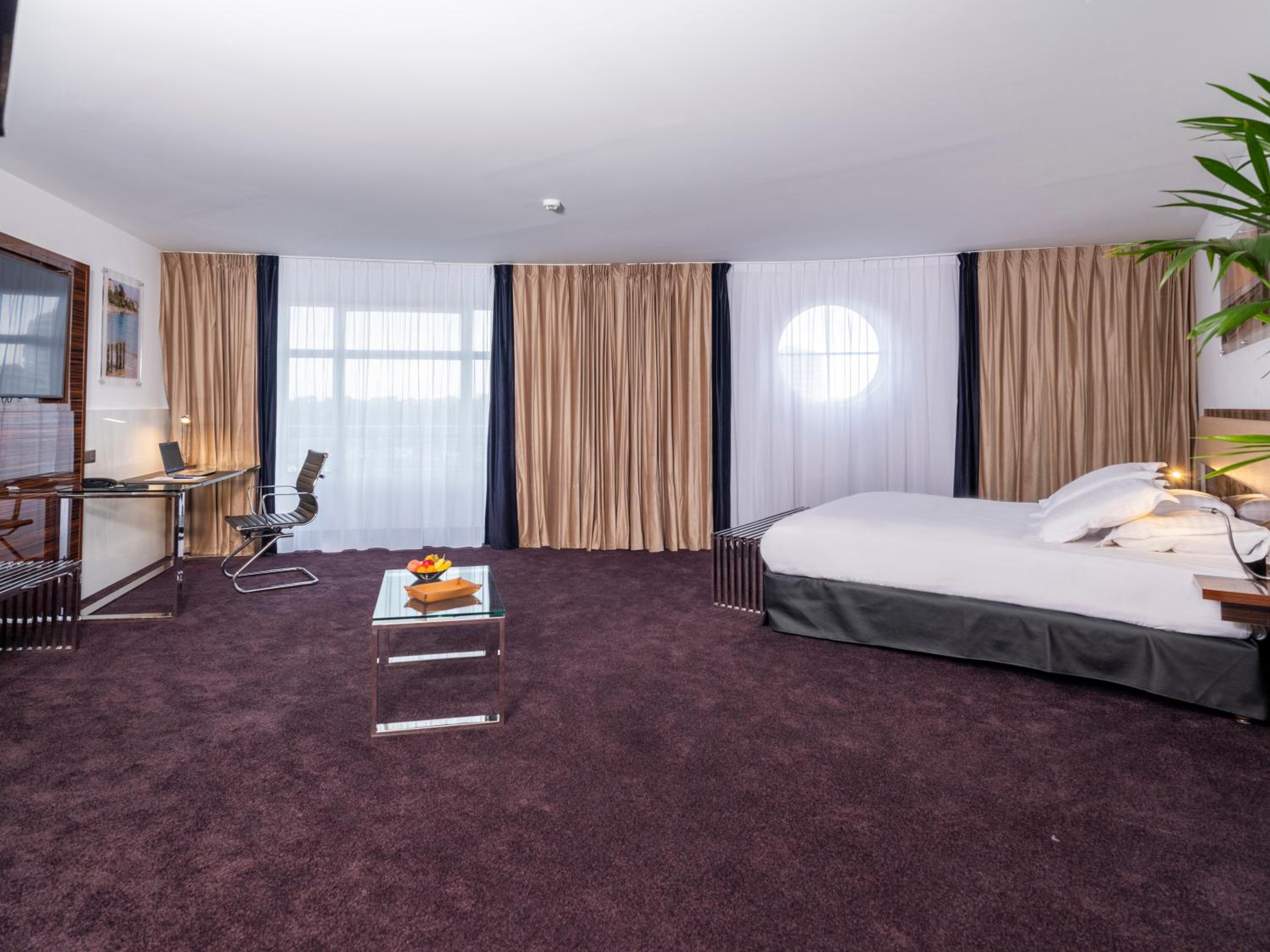 Presidential Suite with Harbor View
