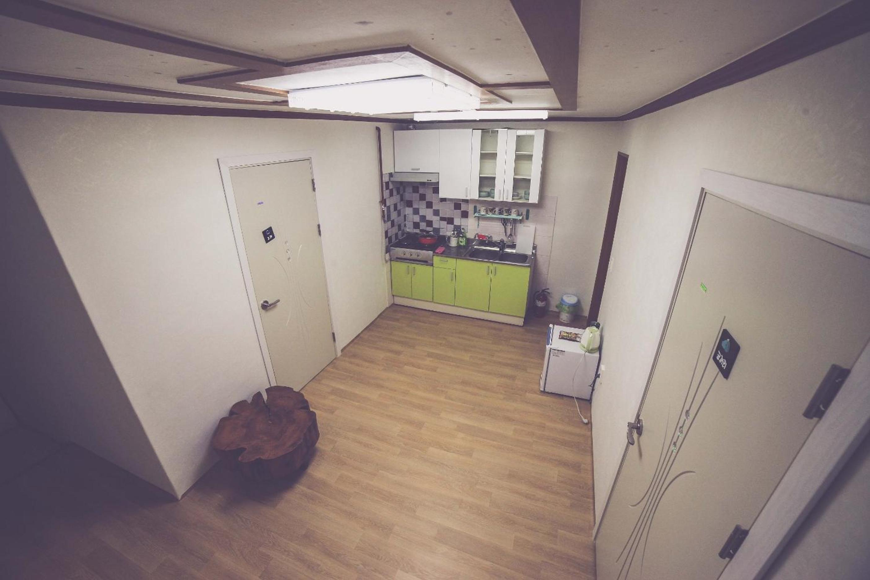 Two-Bedroom Suite - Photo 4