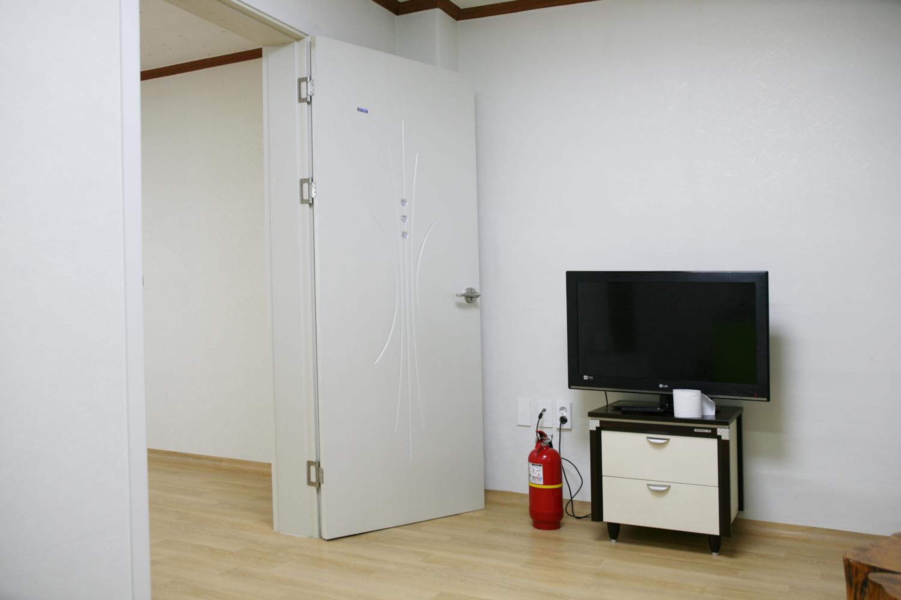 Two-Bedroom Suite - Photo 6