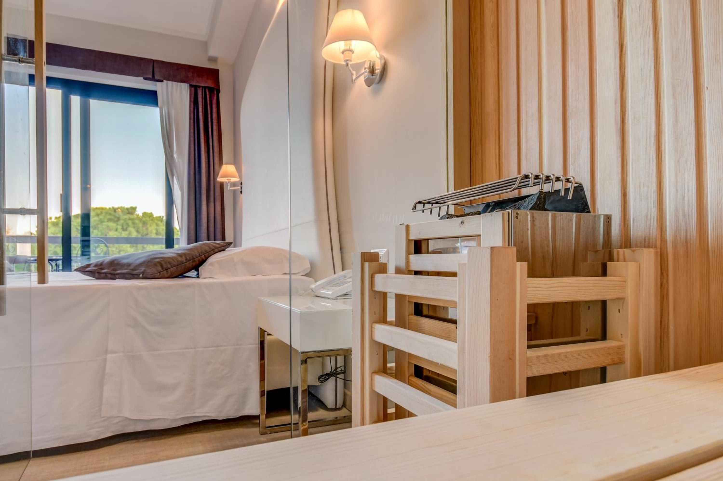 Junior Suite with Sauna - Photo 8
