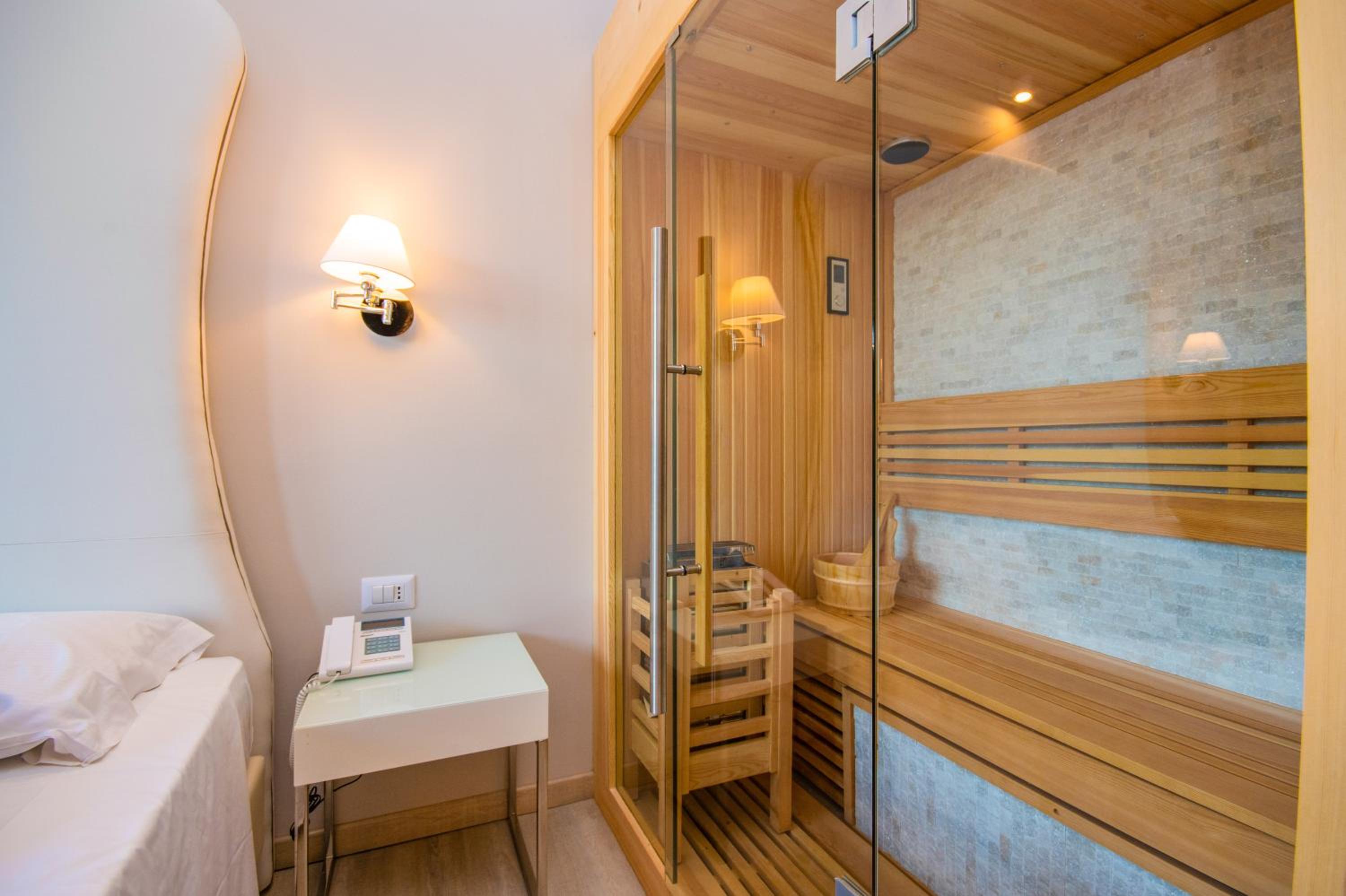 Junior Suite with Sauna - Photo 4