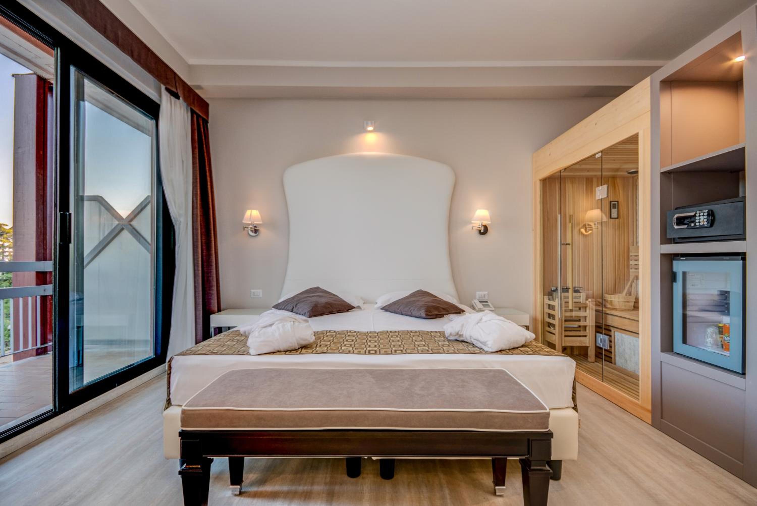 Junior Suite with Sauna - Photo 1