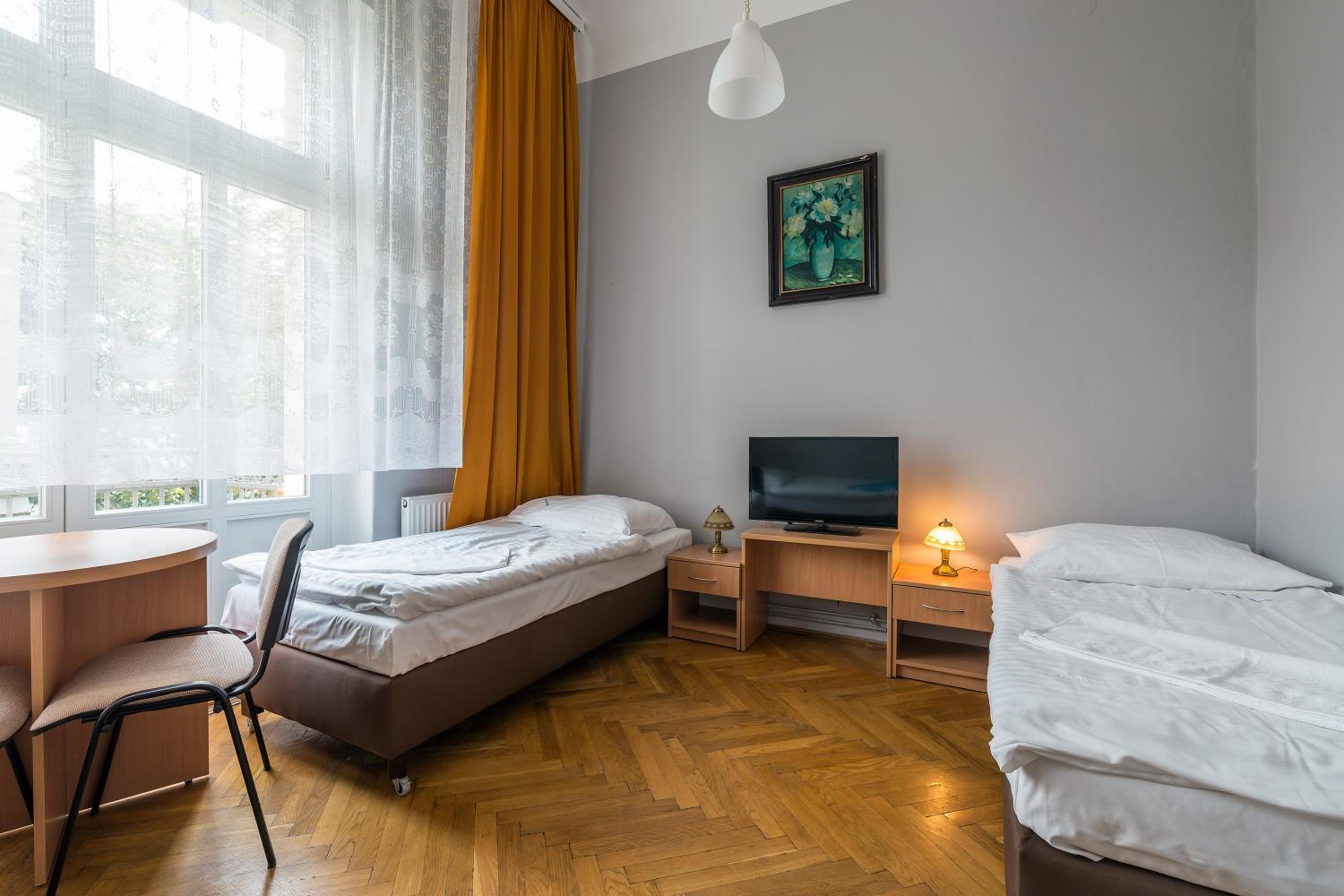 Standard Twin Room - Photo 2