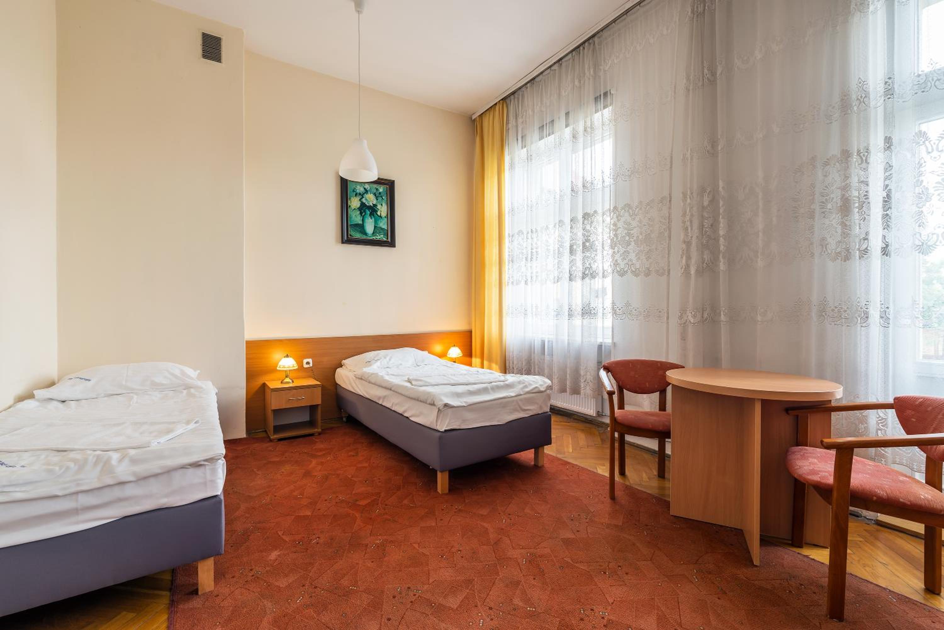 Standard Twin Room - Photo 6