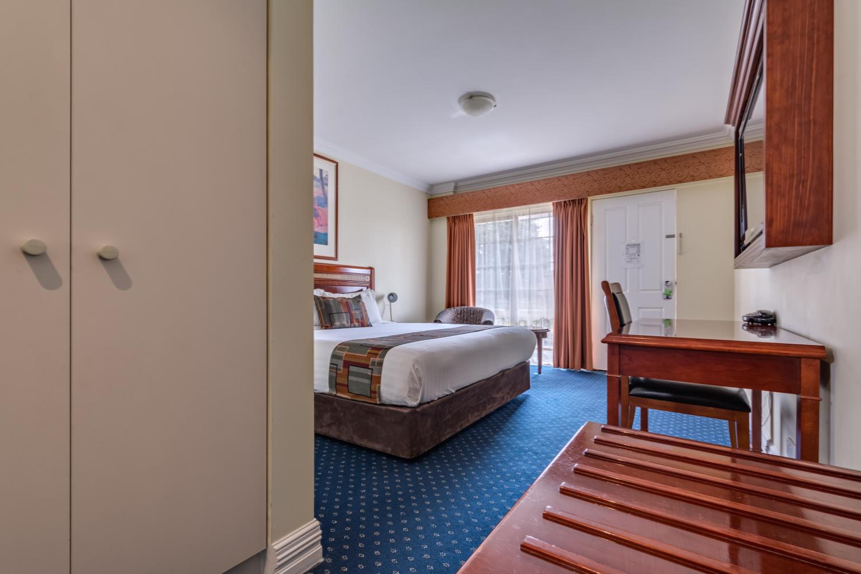 Deluxe King Room - Photo 1