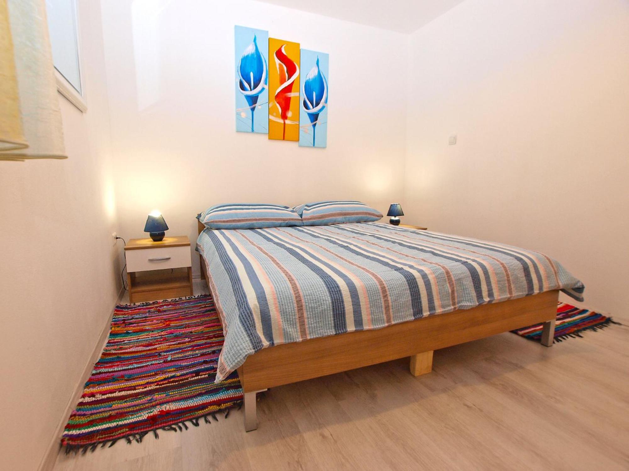 Apartment photo 2