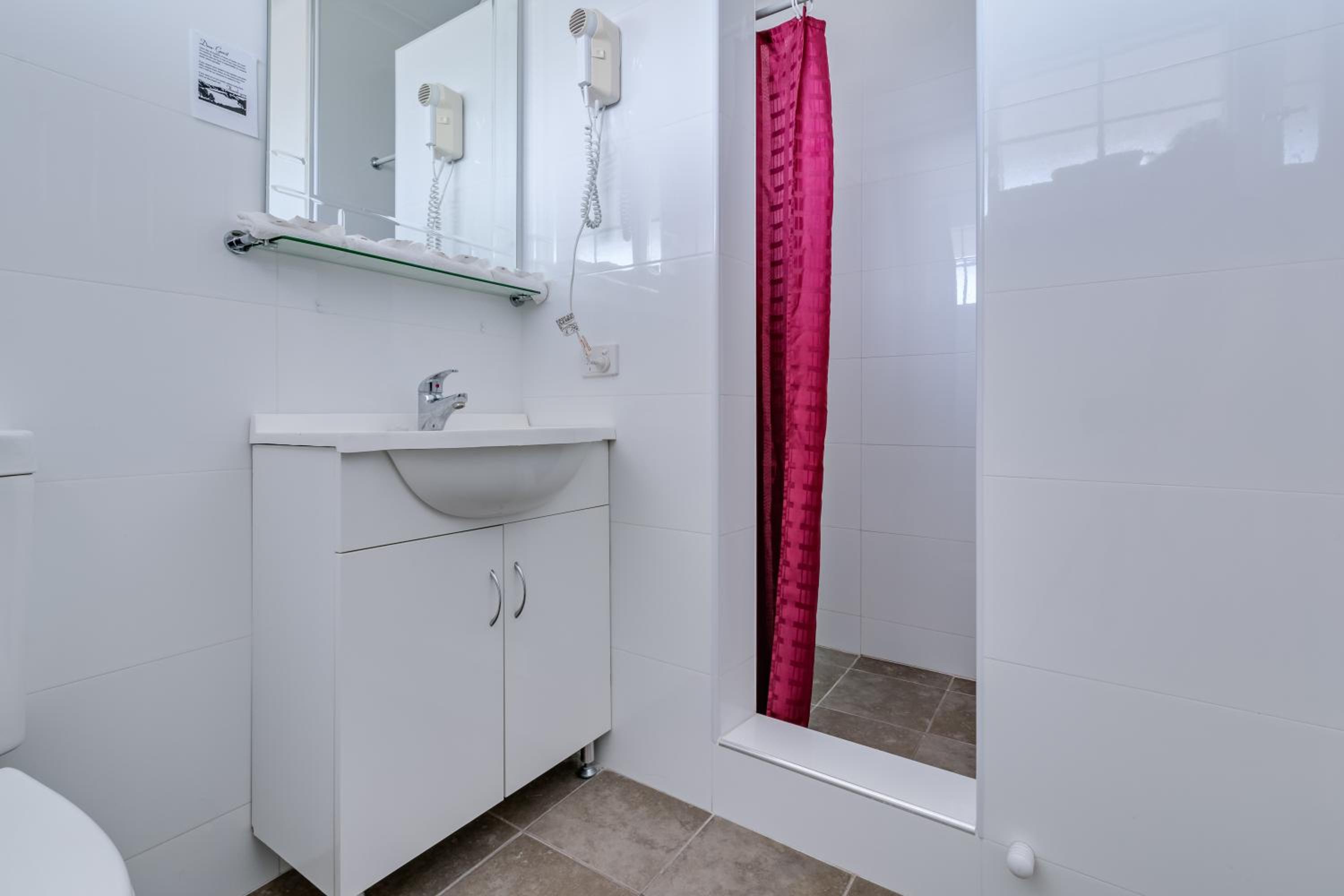 Deluxe King Room - Photo 2