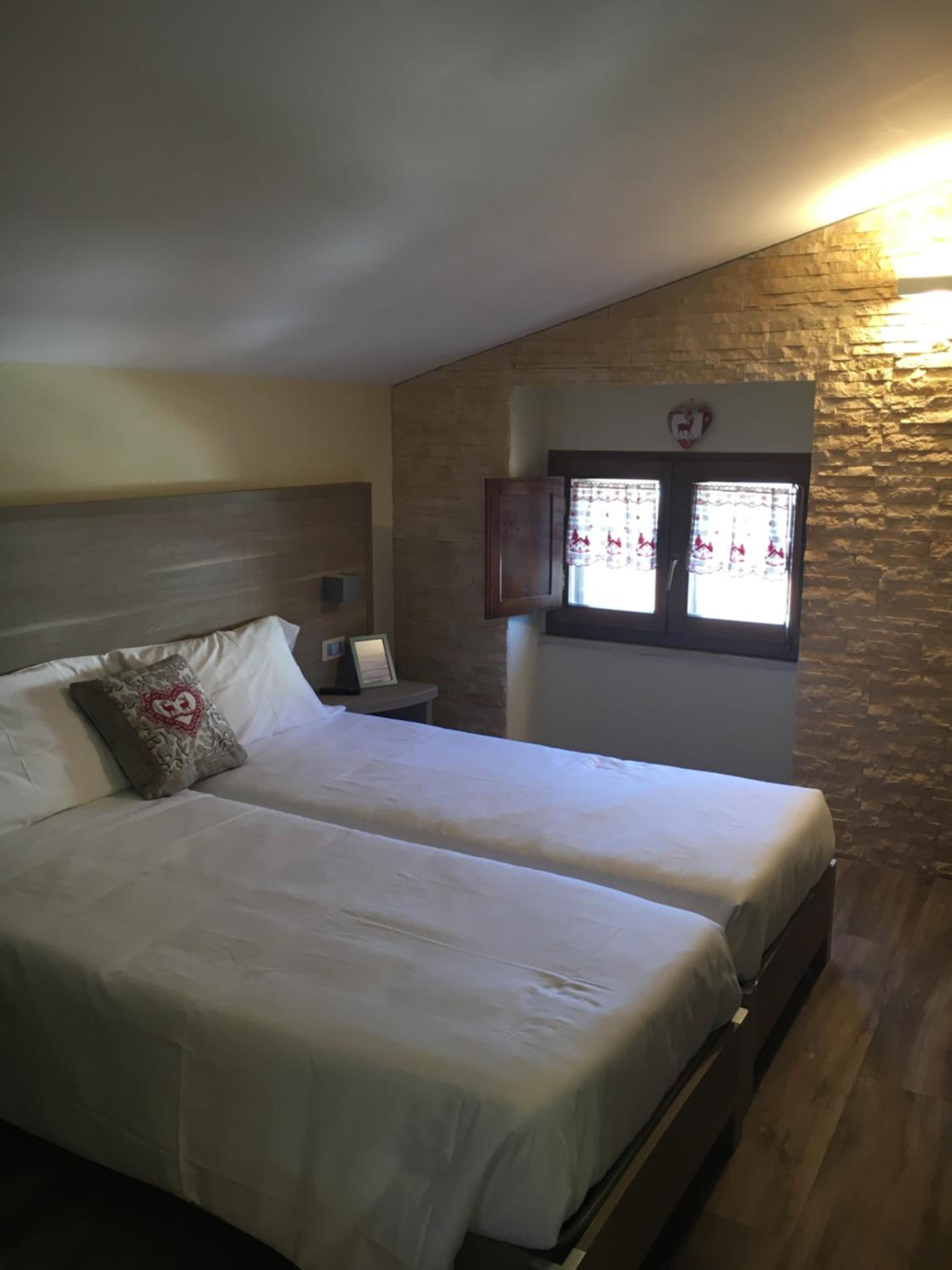 Two-Bedroom Suite - Photo 2