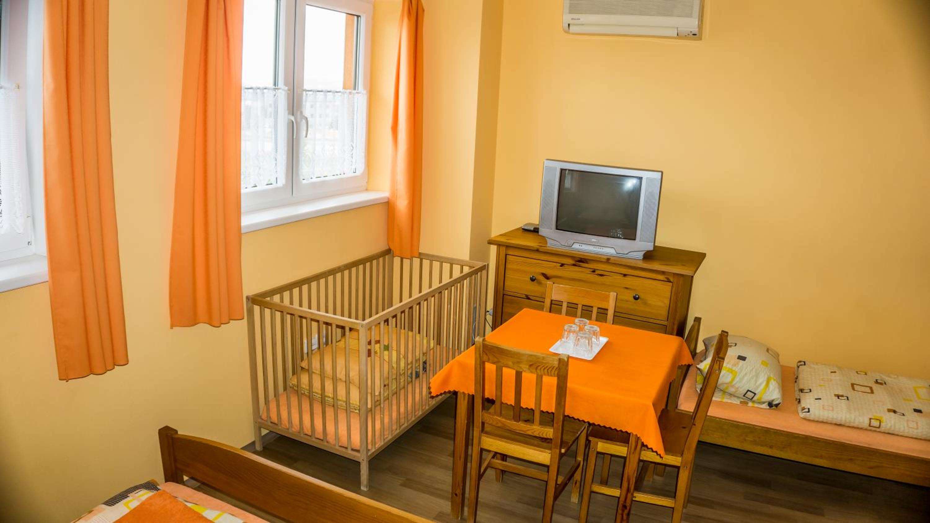 Family Room (2 Adults + 2 Children) photo 2