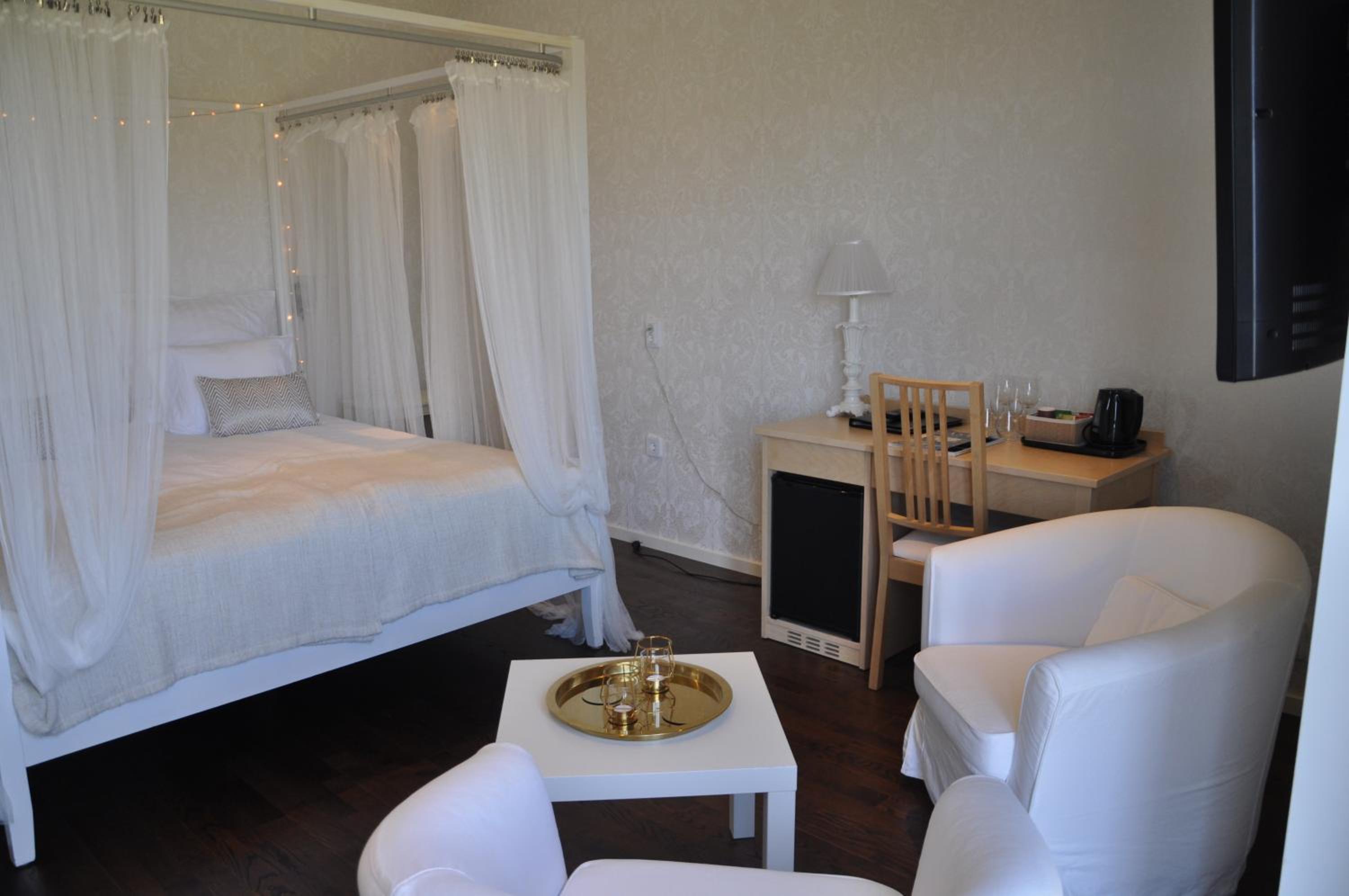Double Room - Photo 15