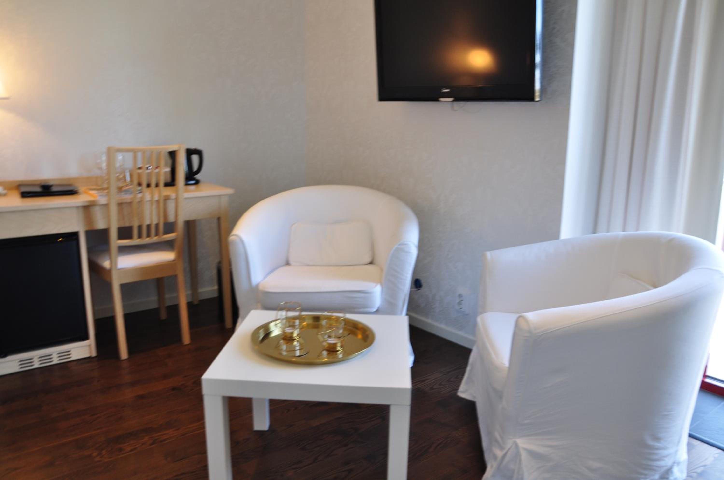 Double Room - Photo 16
