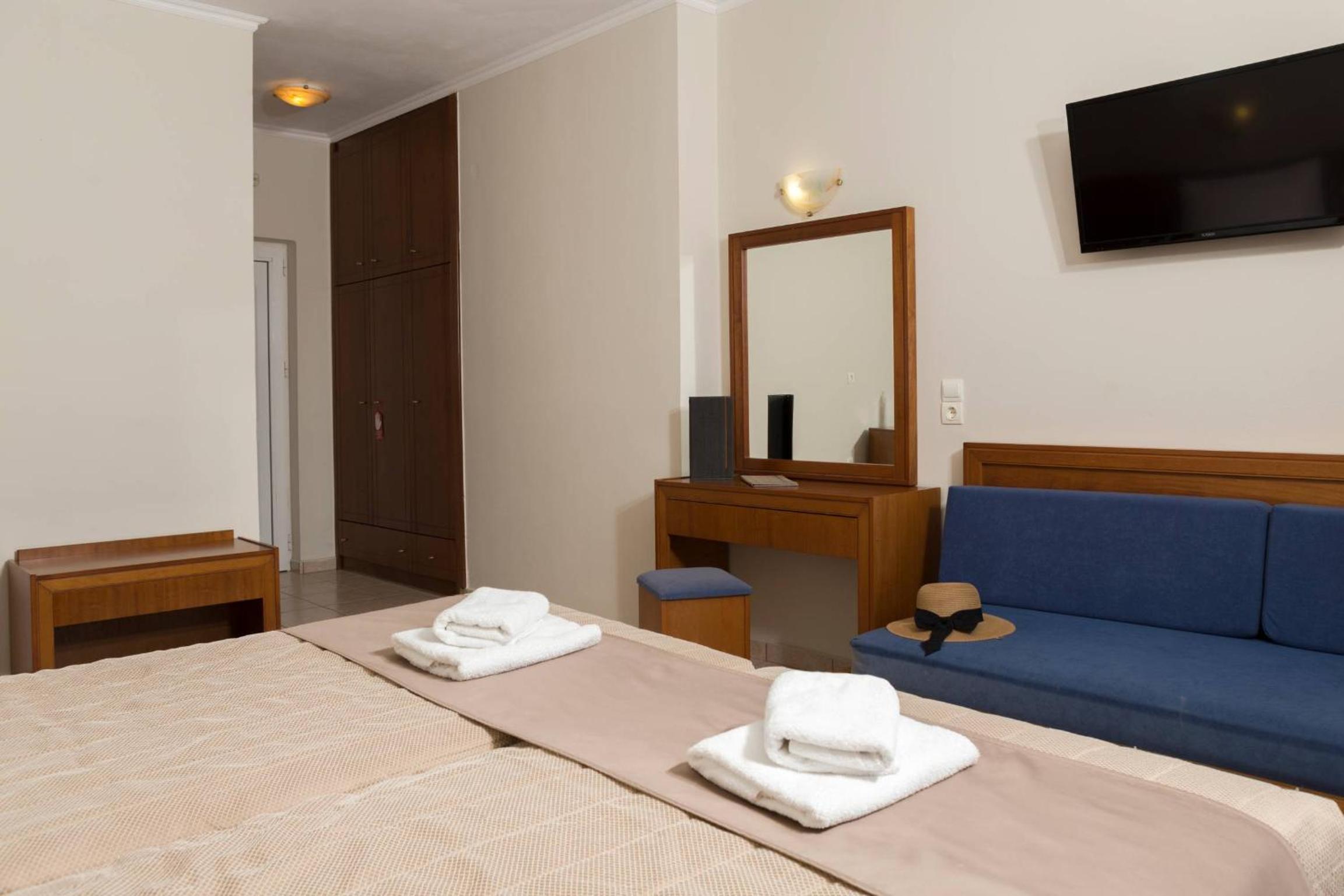 Standard Room | Pool View - Photo 7