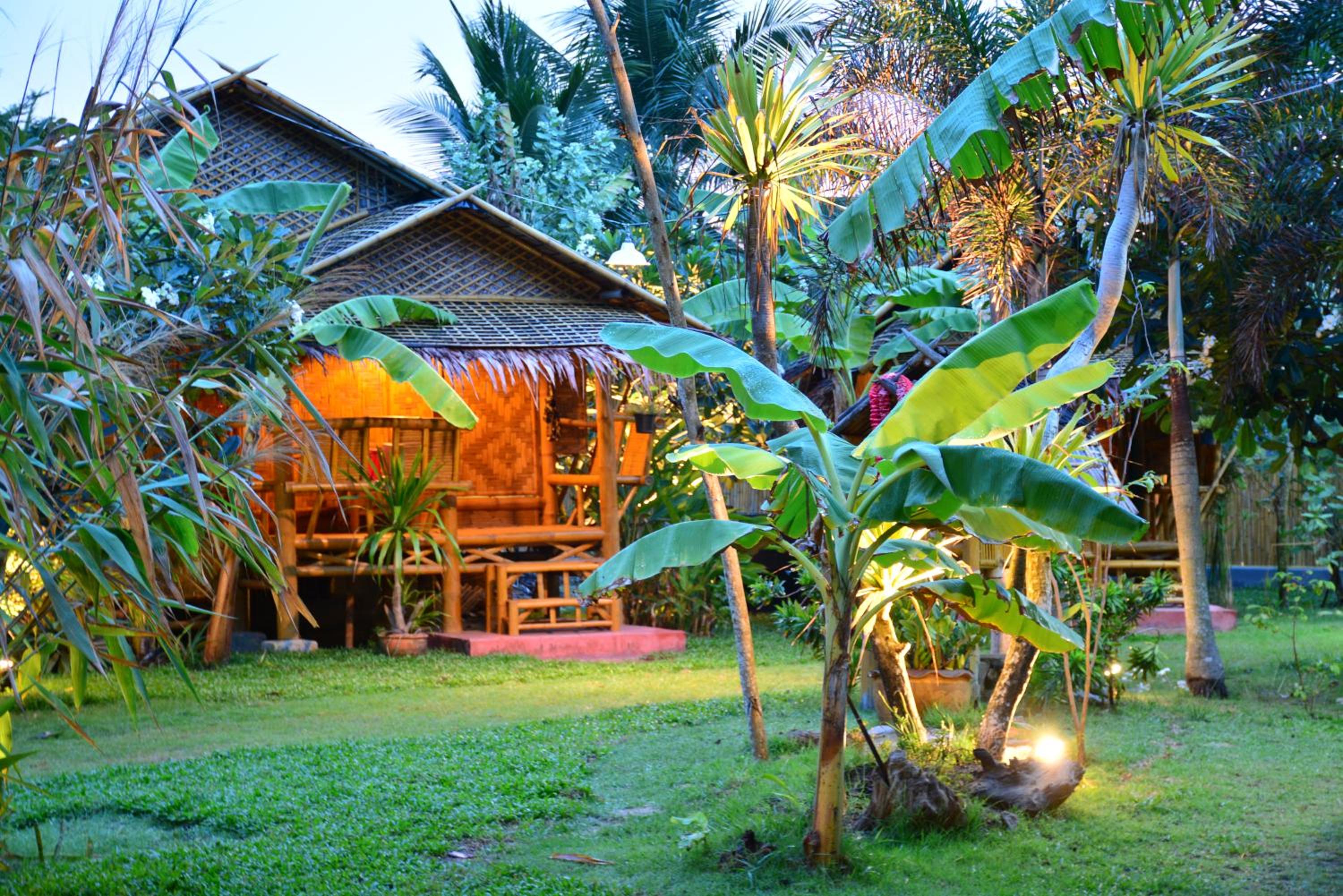Bungalow with Garden View - Photo 8
