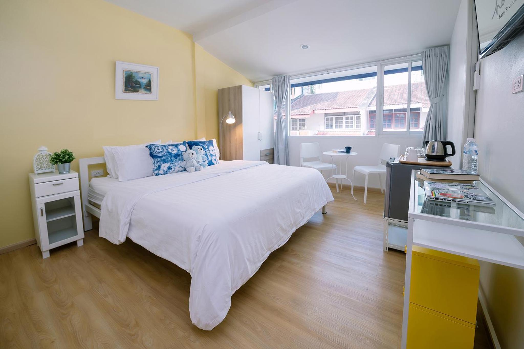 Standard King Room with Window photo 2