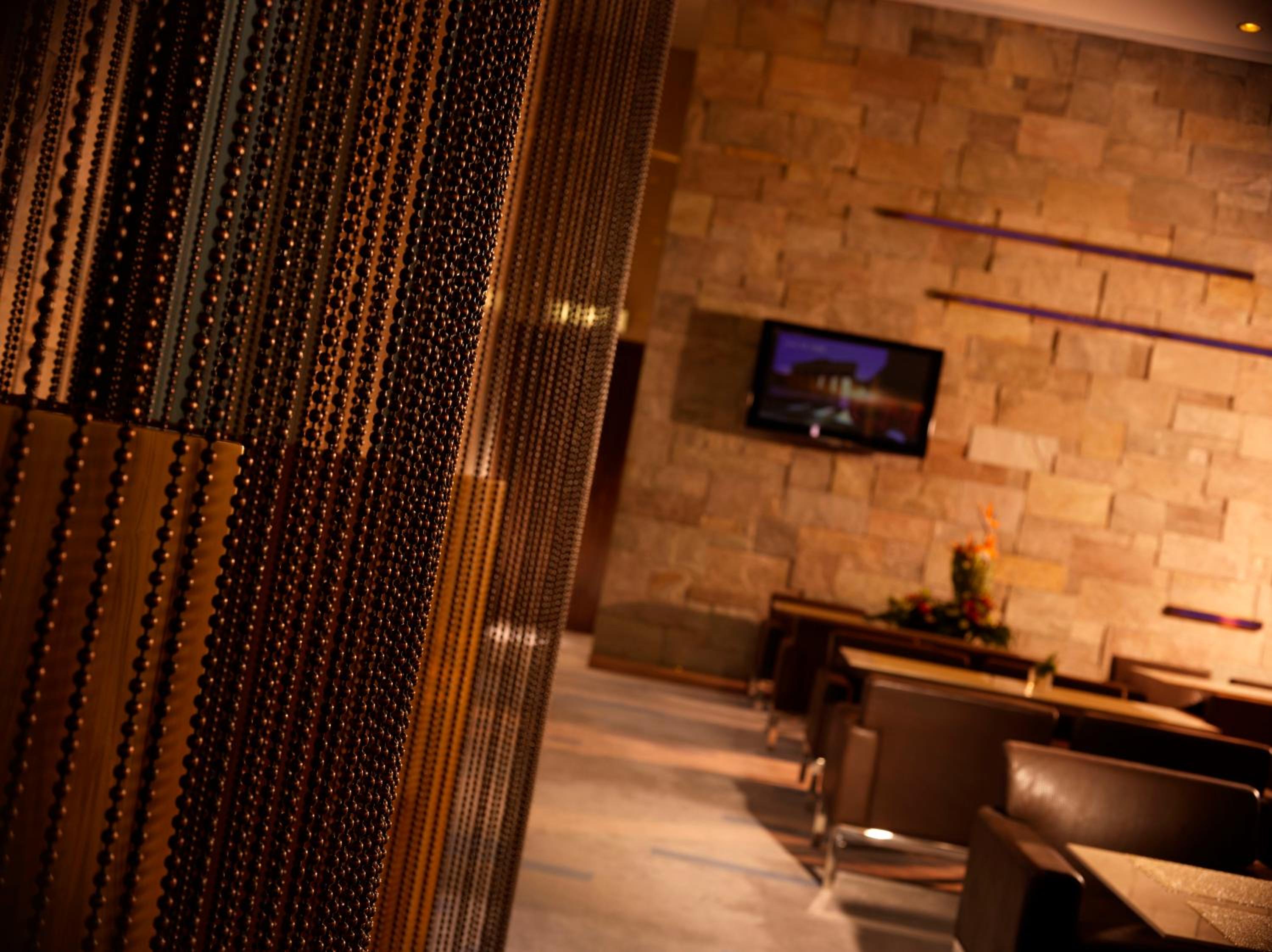 Club Grand Deluxe King or Twin Room with Harbor View - Photo 3