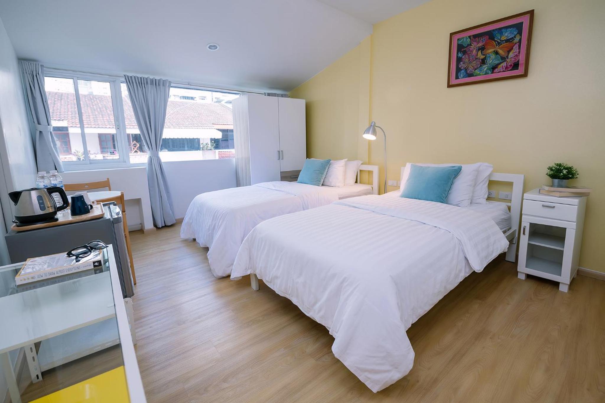 Standard Twin Room with Window