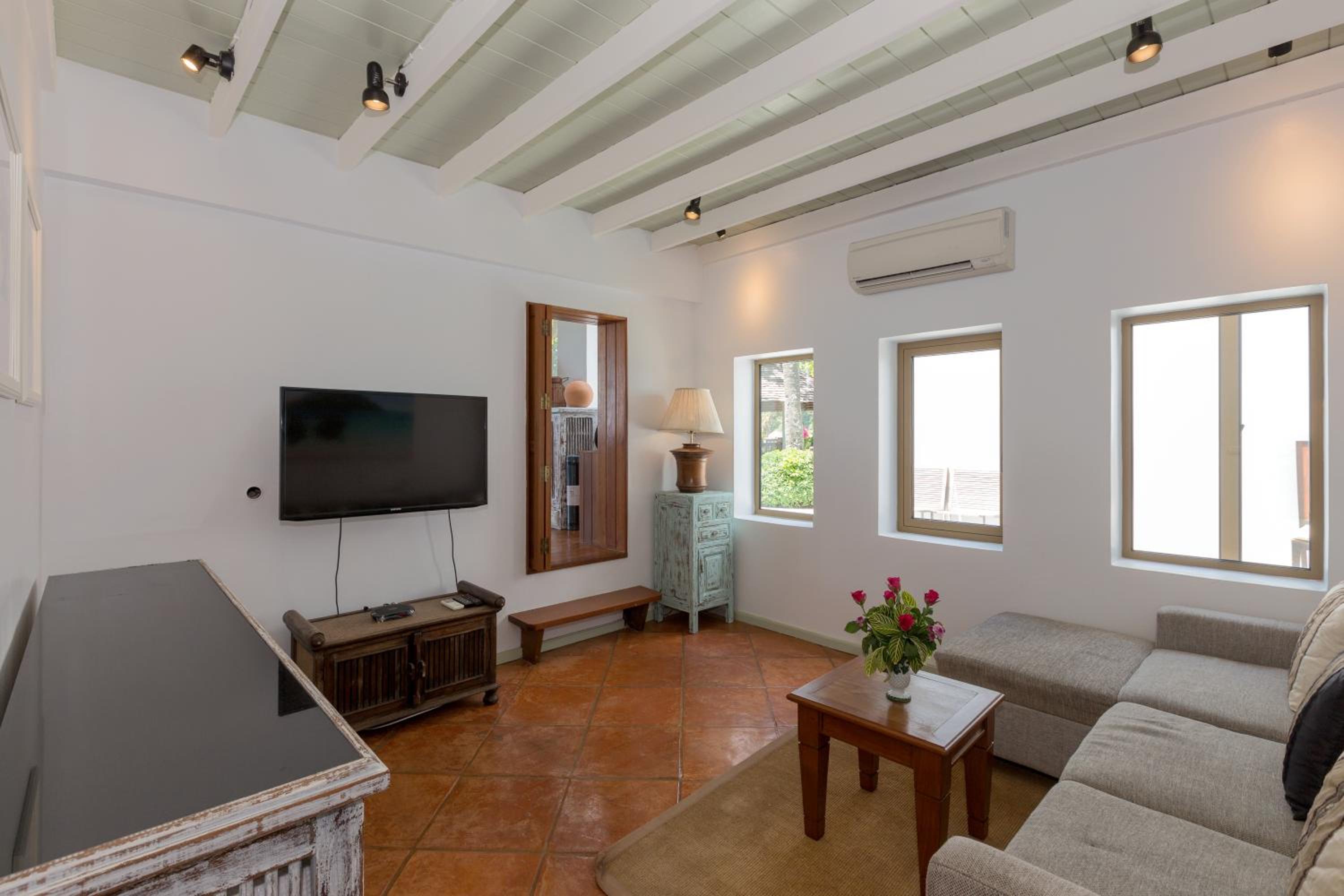 Villa - Beach Front - Photo 33