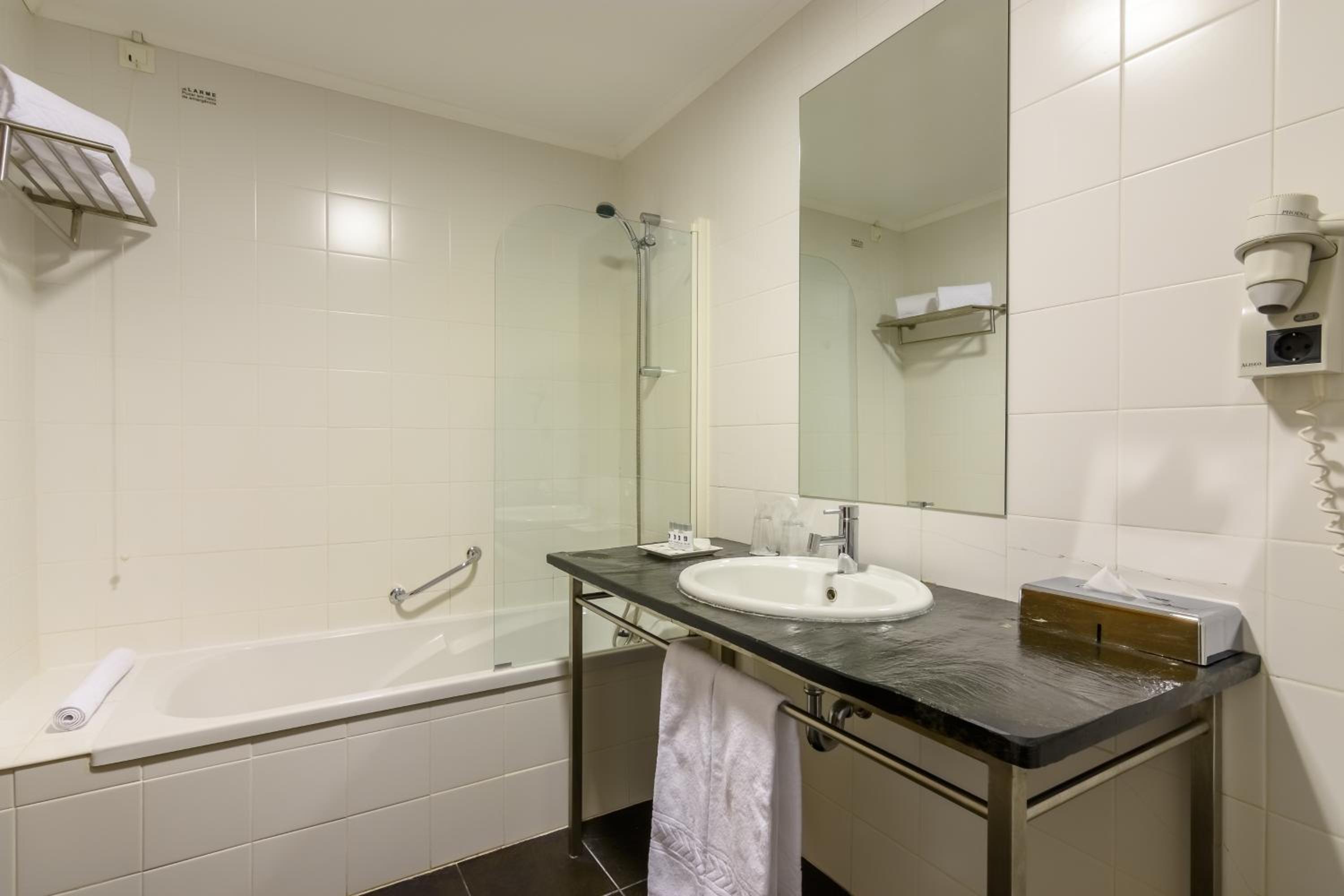 Family Double or Twin Room - Photo 6