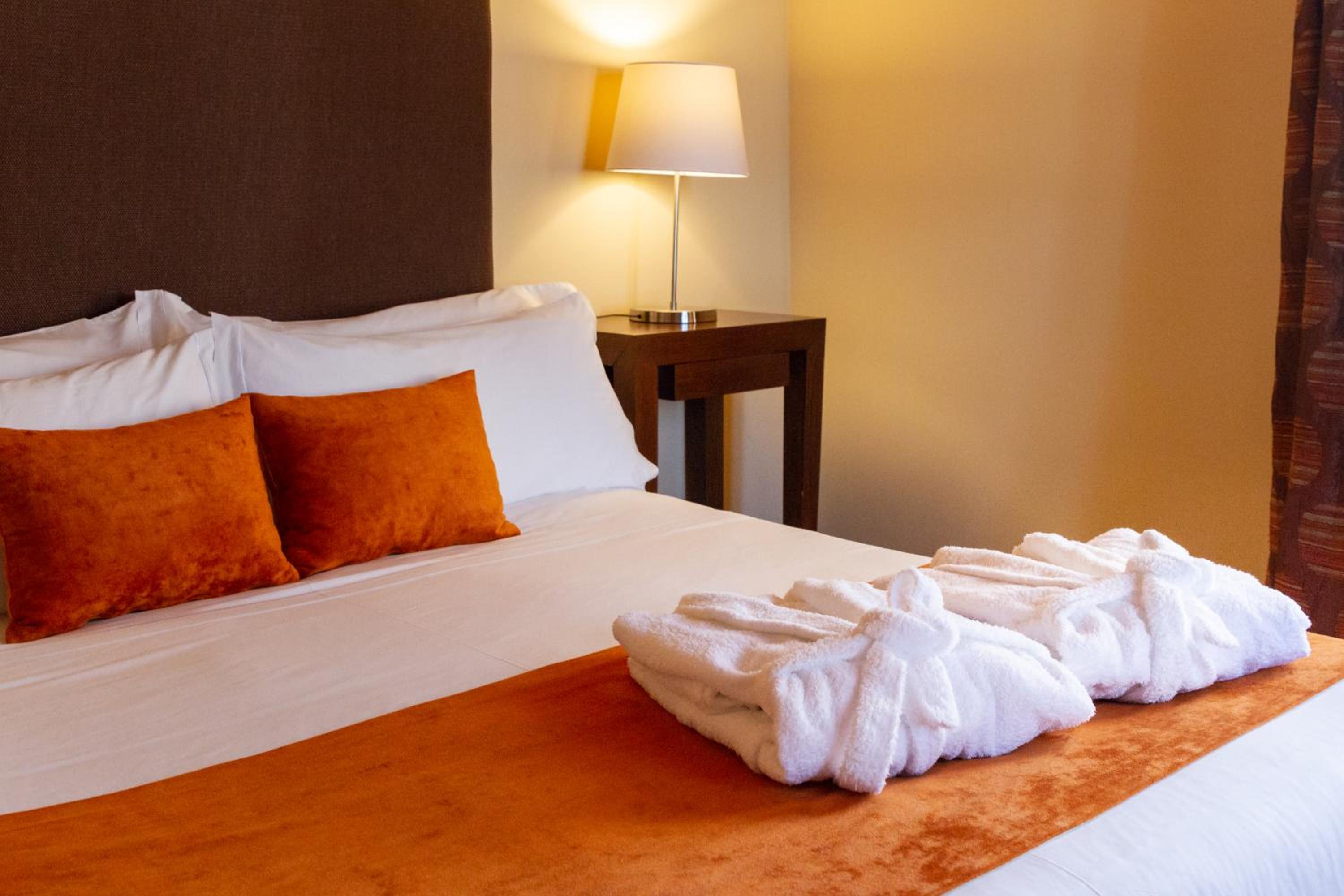 Suite (3 Adults) - Photo 8
