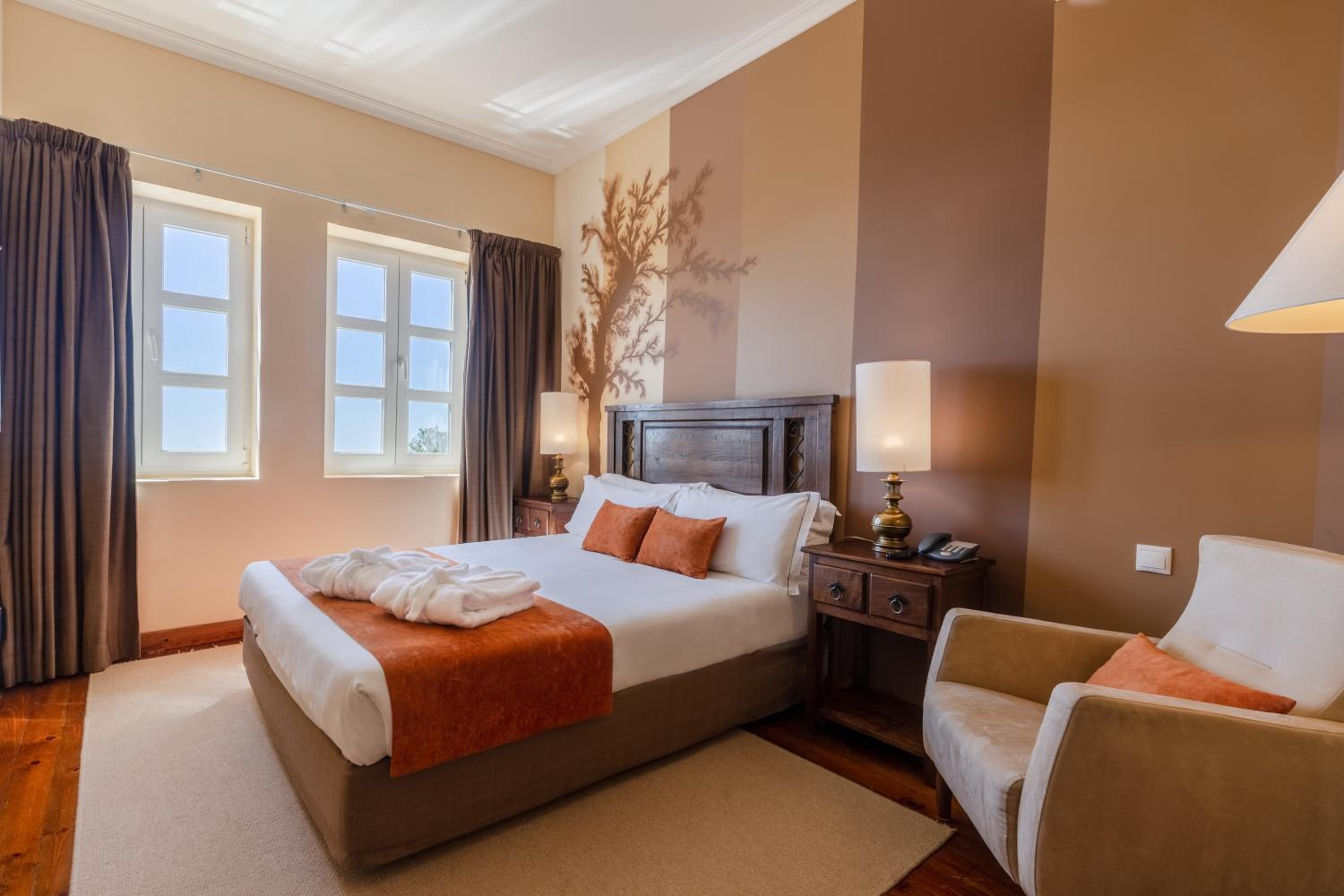 Suite (3 Adults) - Photo 1