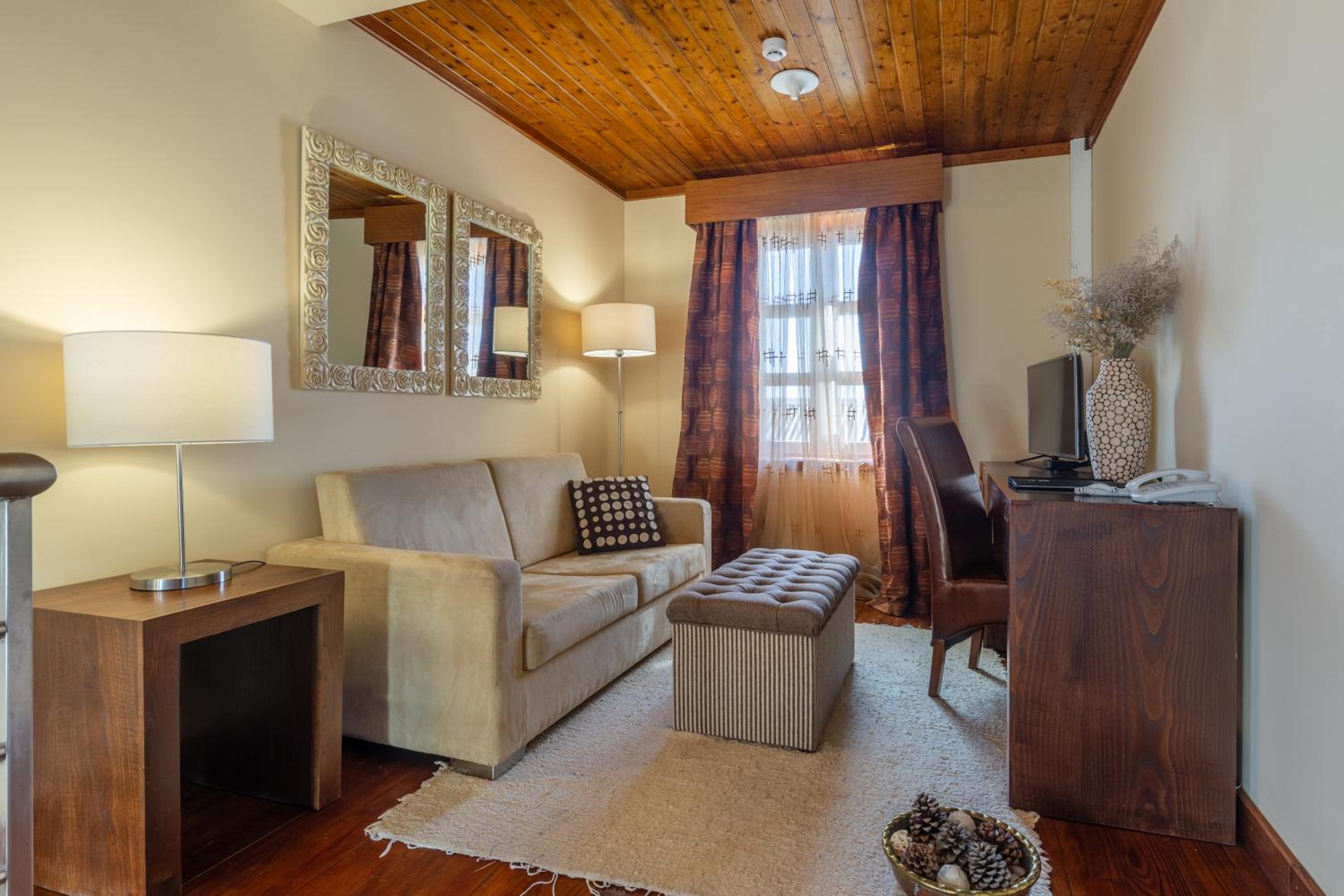 Suite (3 Adults) - Photo 2