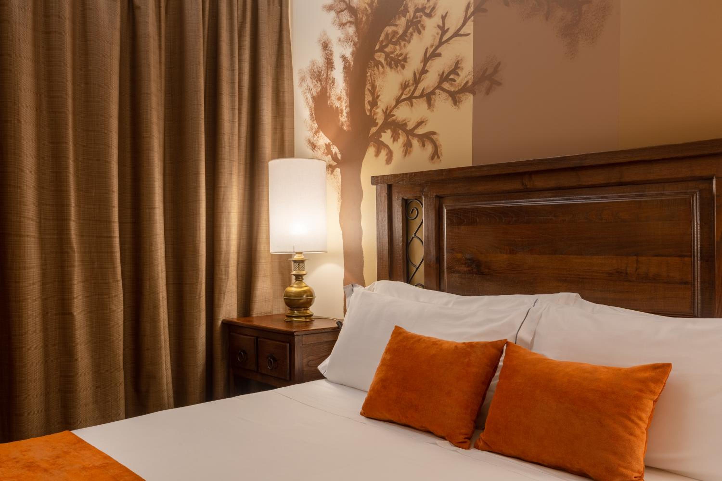 Suite (3 Adults) - Photo 7