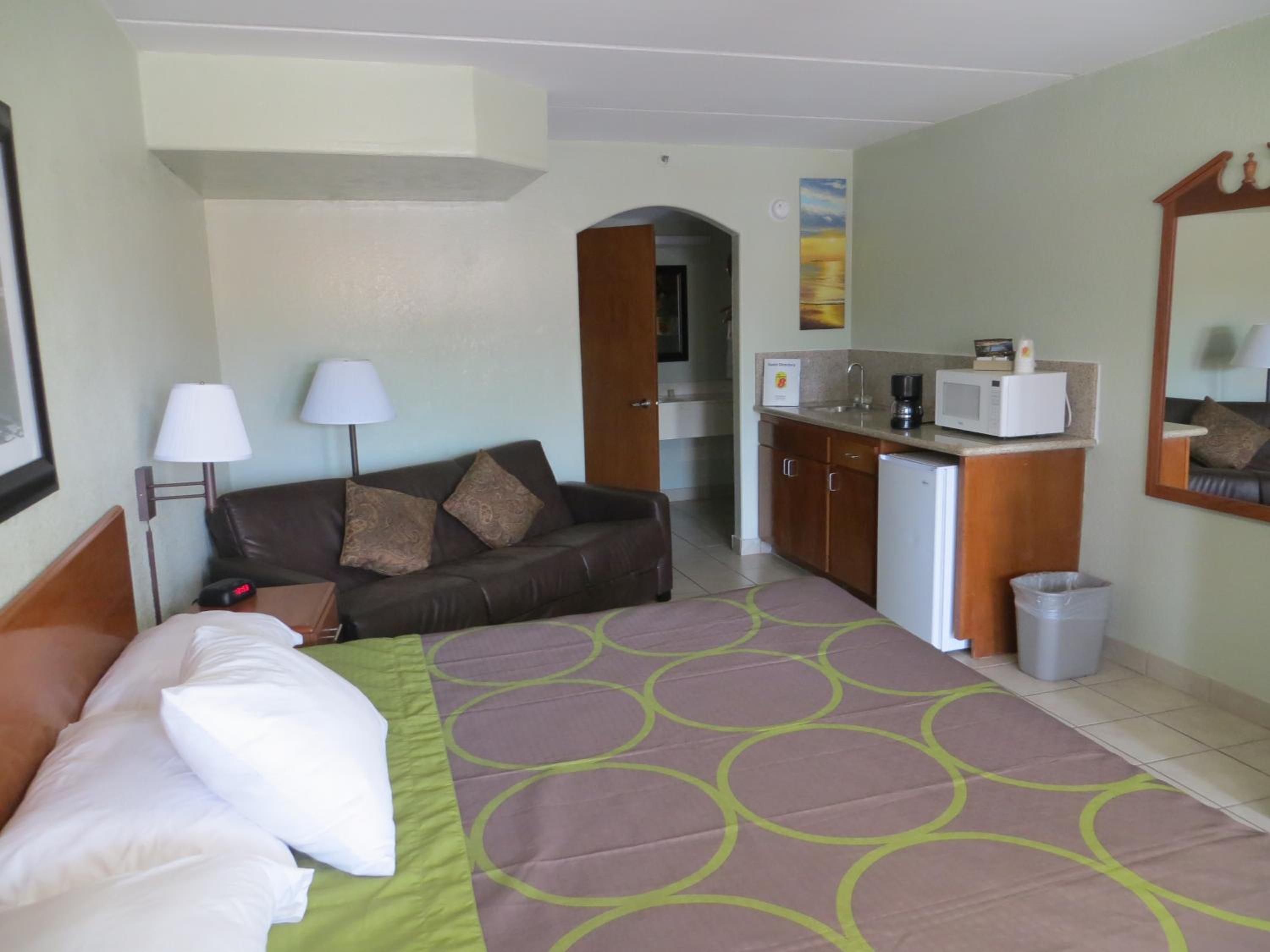 King Room with Kitchenette - Photo 1