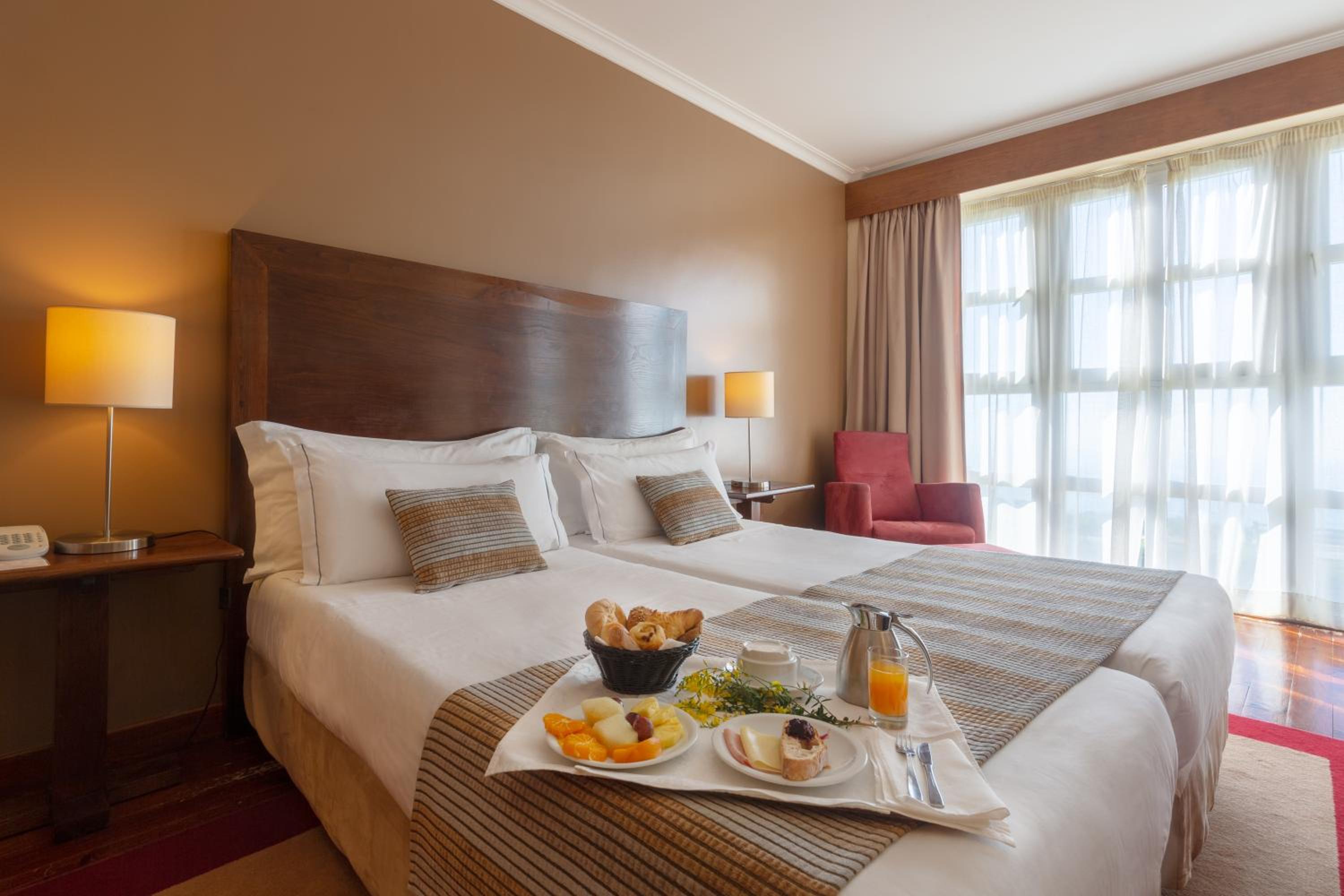 Plus Double or Twin Room (2 Adults + 1 Child) - Photo 7