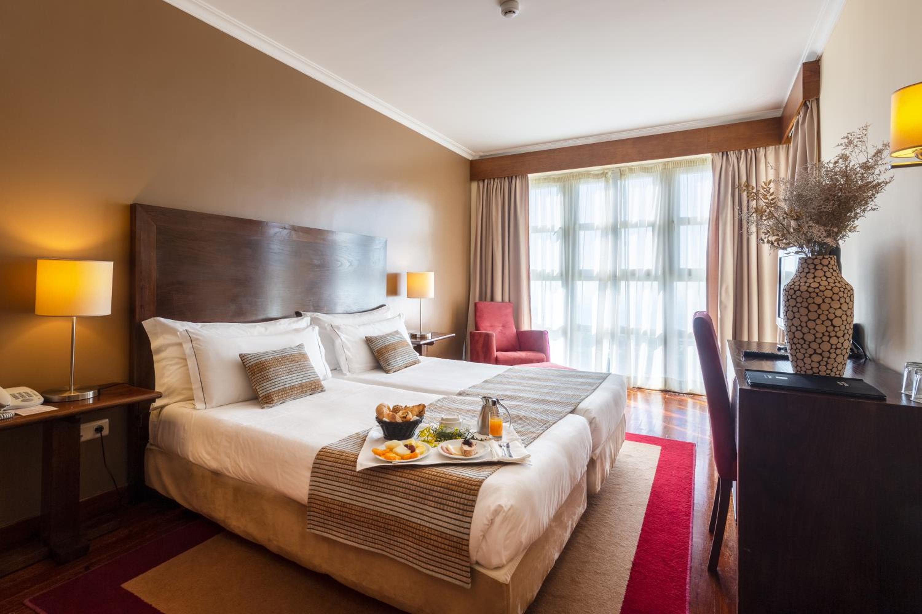 Plus Double or Twin Room (2 Adults + 1 Child) - Photo 2