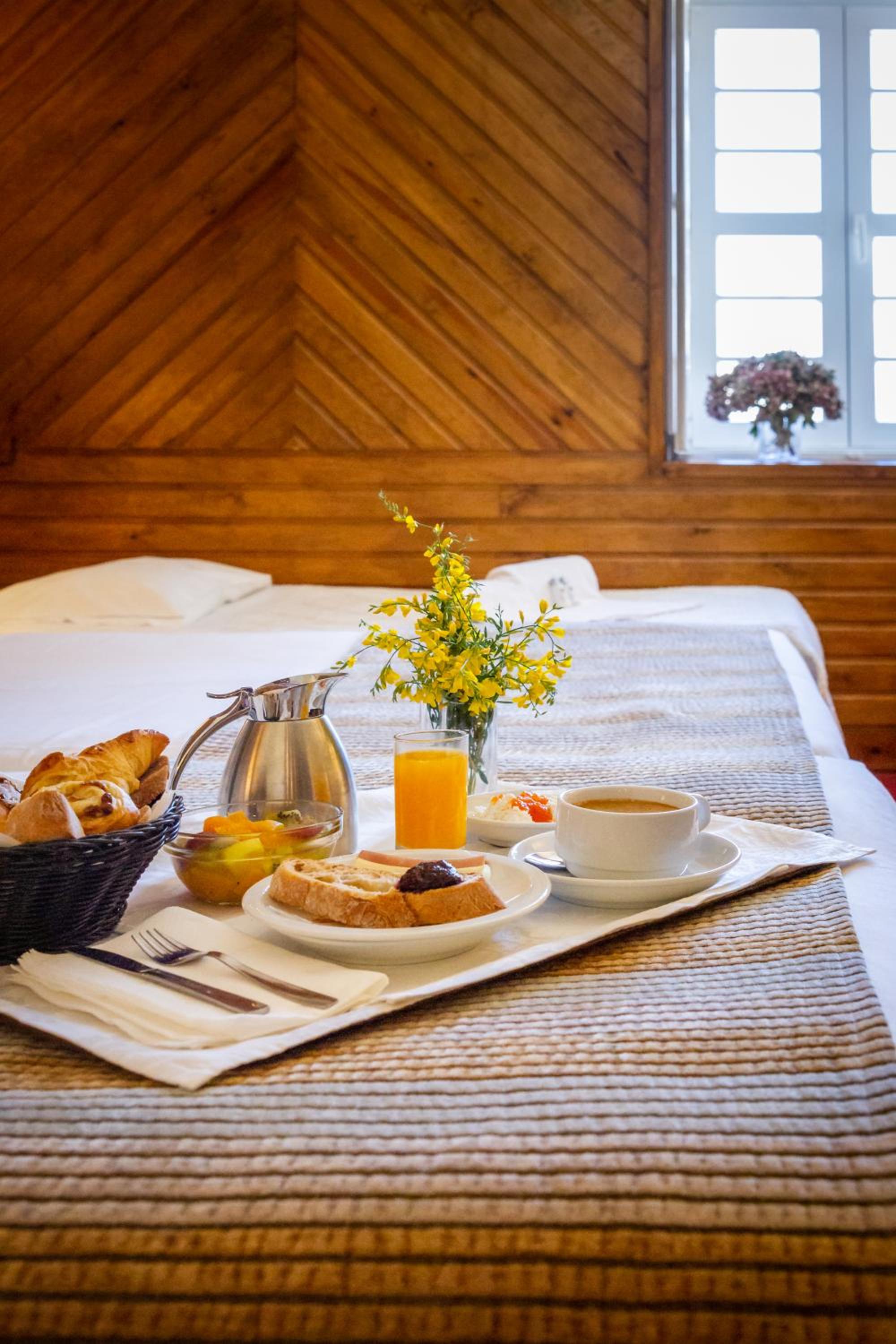 Plus Double or Twin Room (2 Adults + 1 Child) - Photo 6