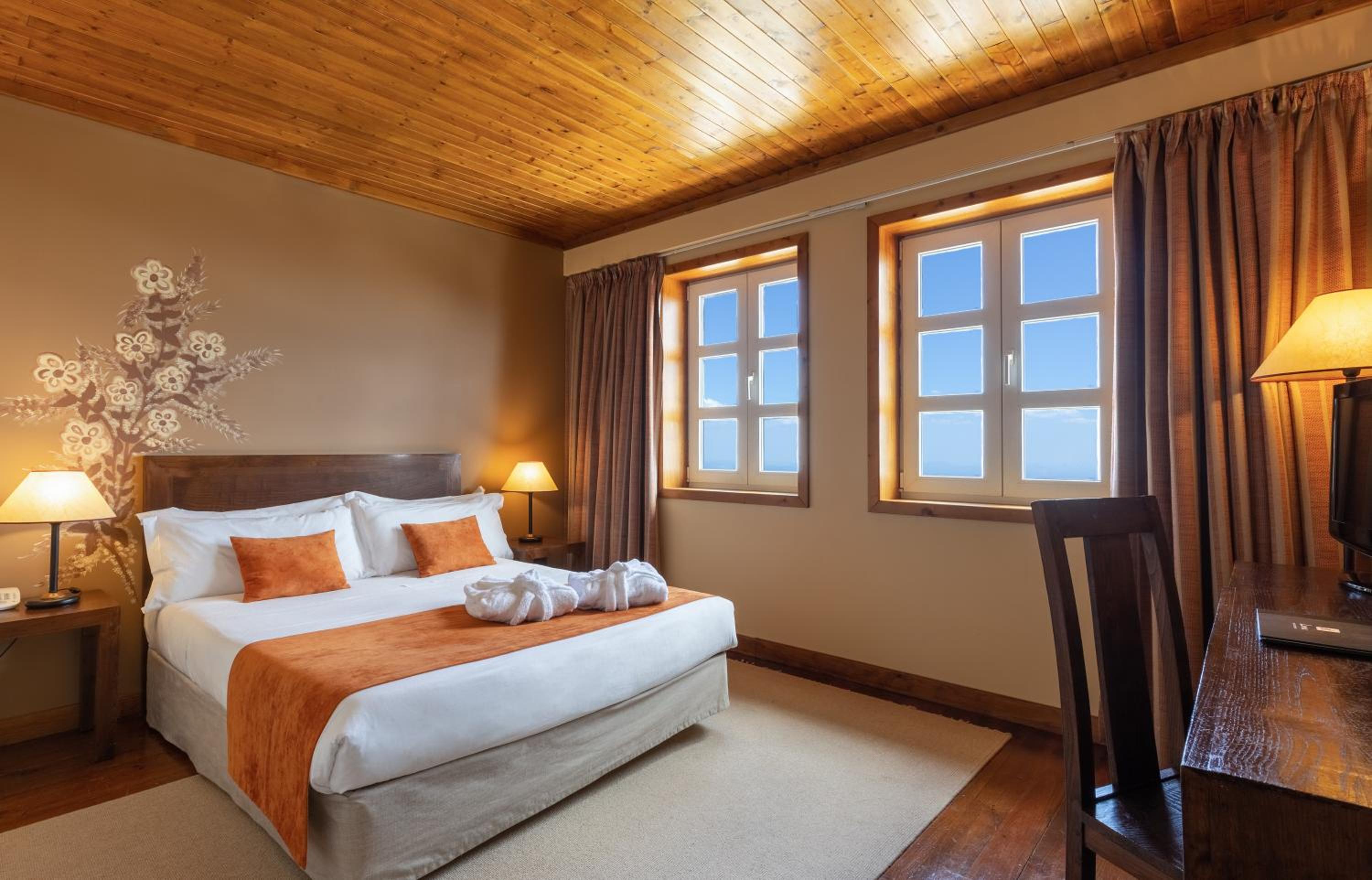 Plus Double or Twin Room (2 Adults + 1 Child) - Photo 3