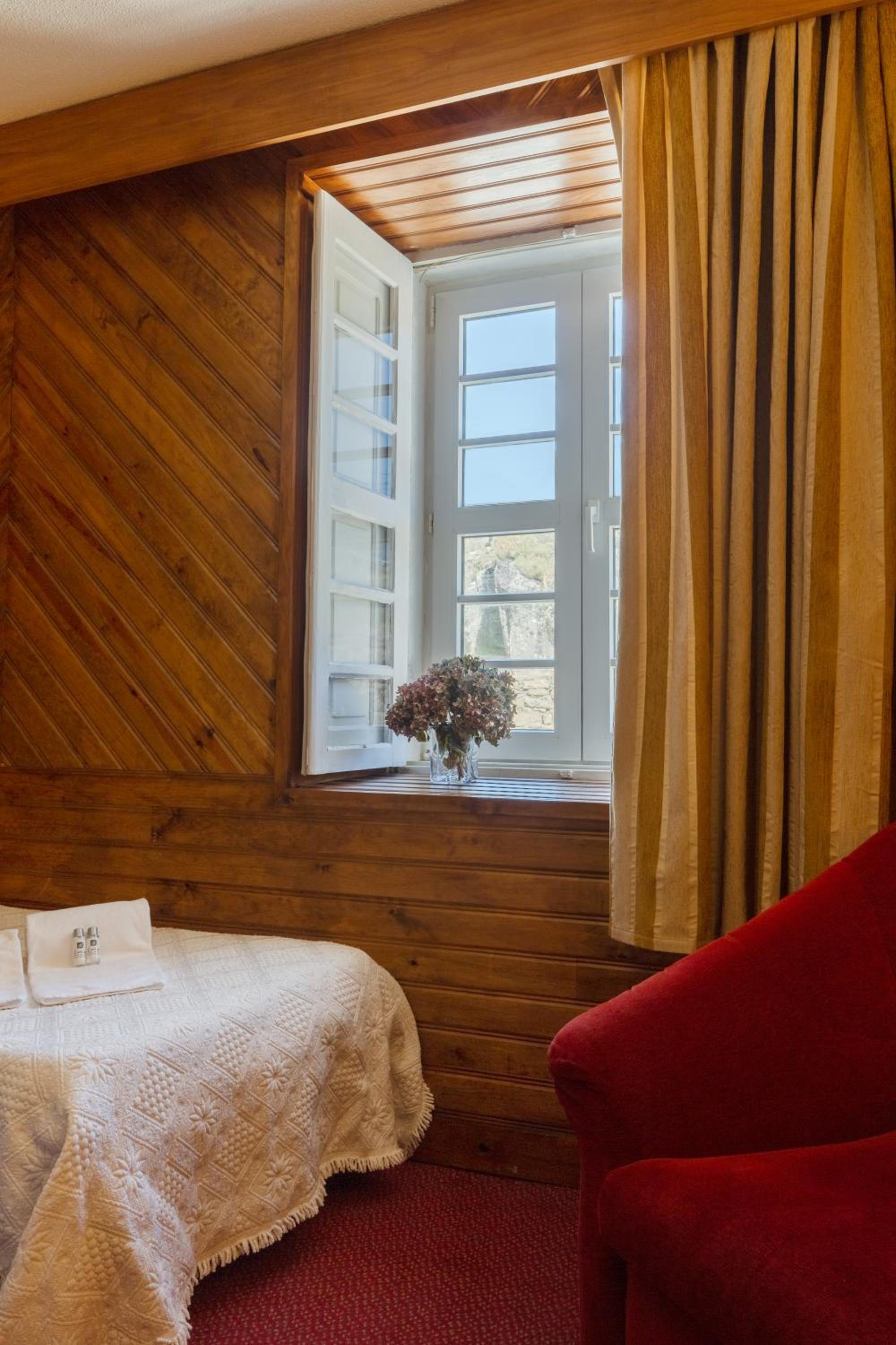 Plus Double or Twin Room (2 Adults + 1 Child) - Photo 5