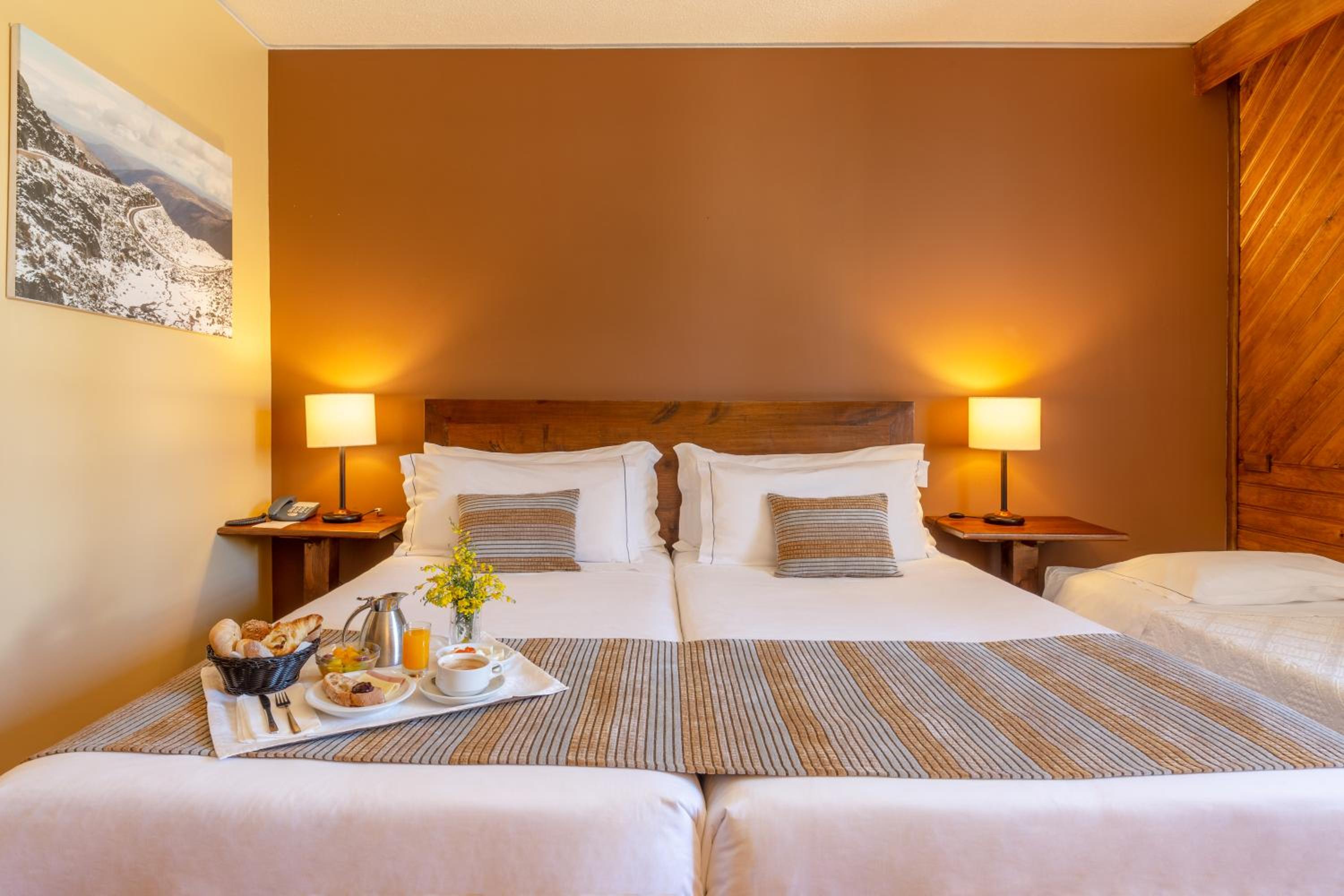 Plus Double or Twin Room (2 Adults + 1 Child) - Photo 8