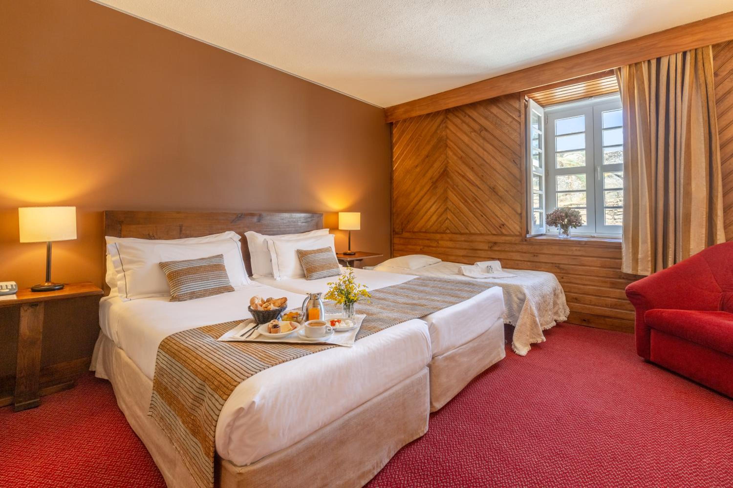 Plus Double or Twin Room (2 Adults + 1 Child) - Photo 10