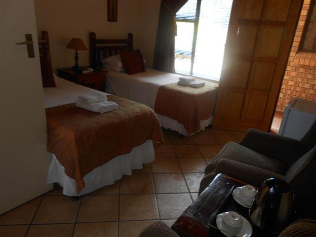 Twin Room with Shower - Photo 7
