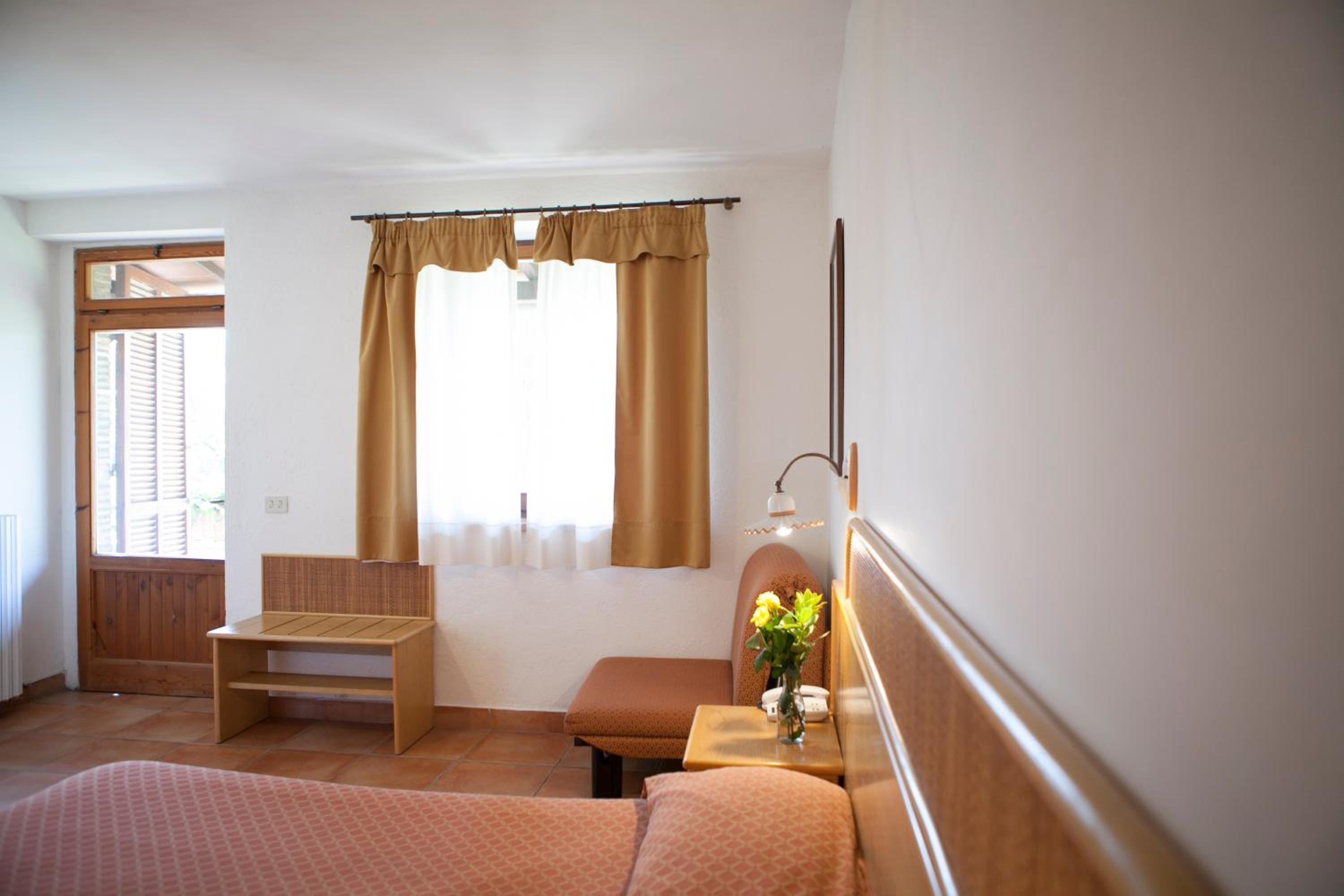 Double or Twin Room - Photo 3