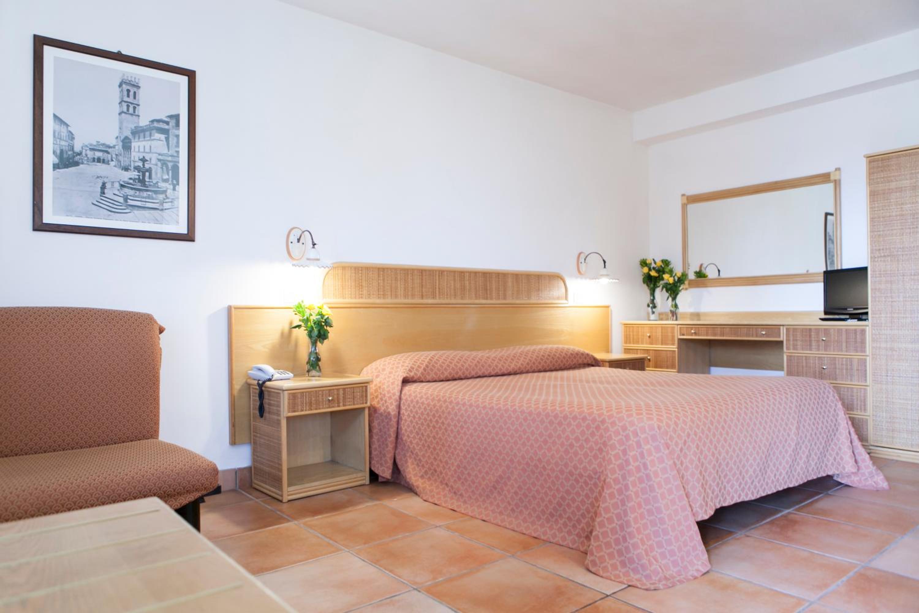 Double or Twin Room - Photo 11