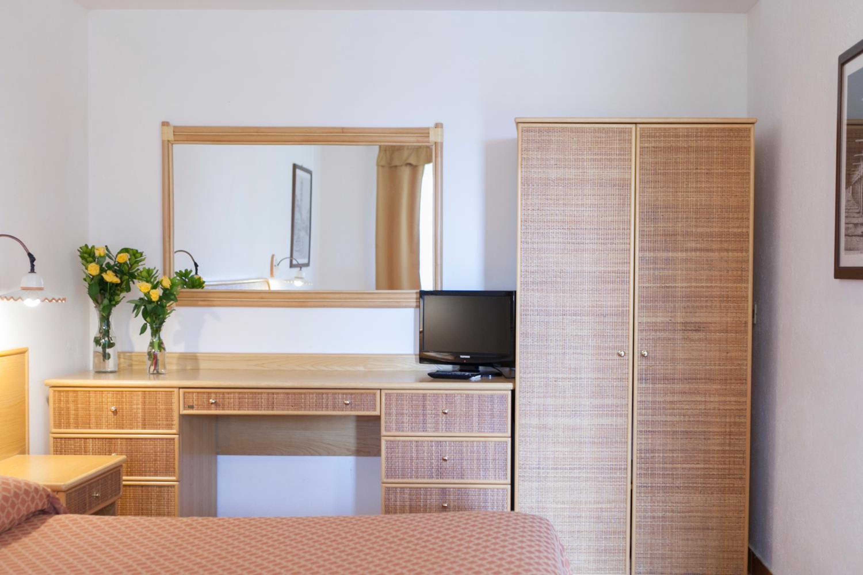 Double or Twin Room - Photo 9