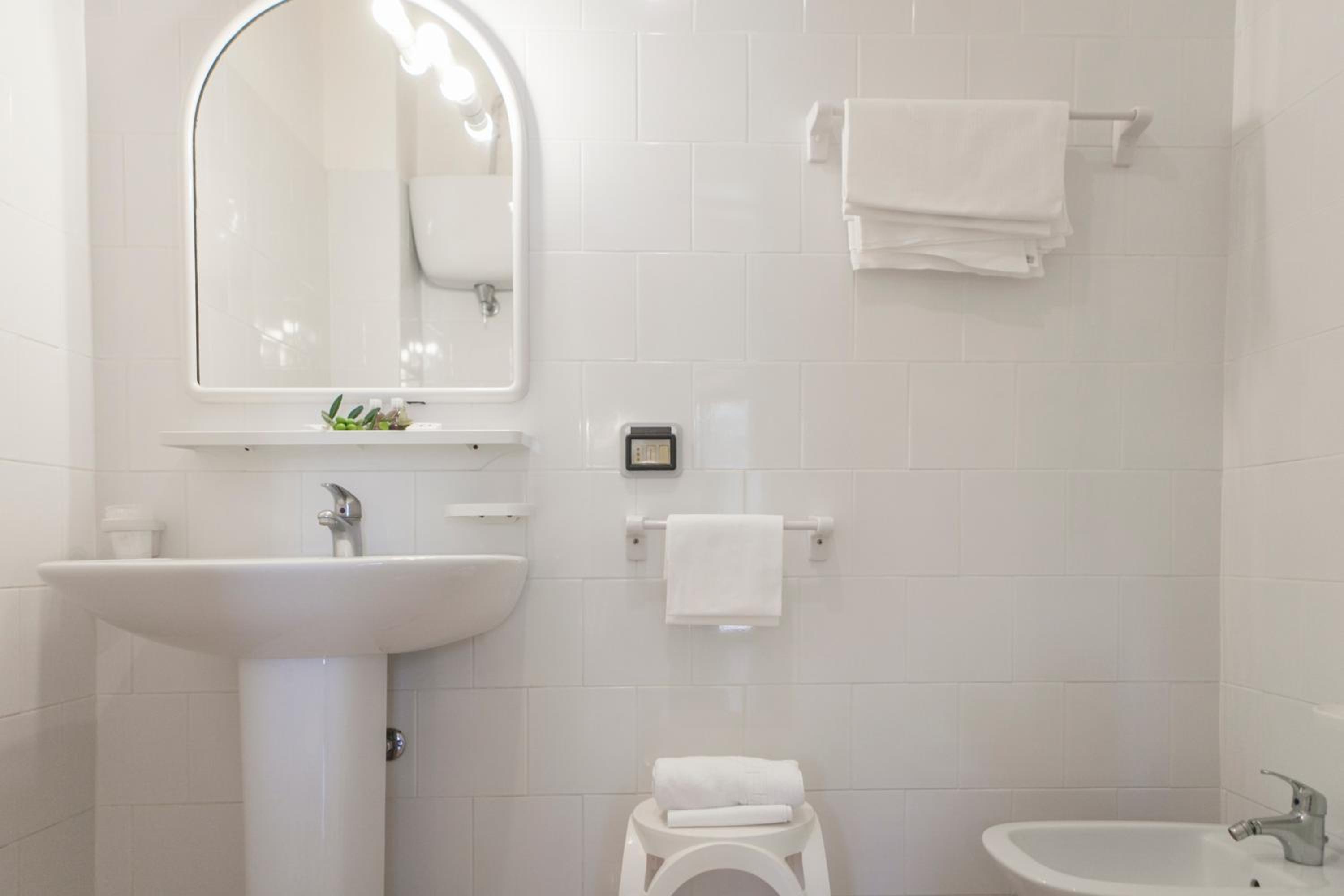 Double or Twin Room - Photo 6