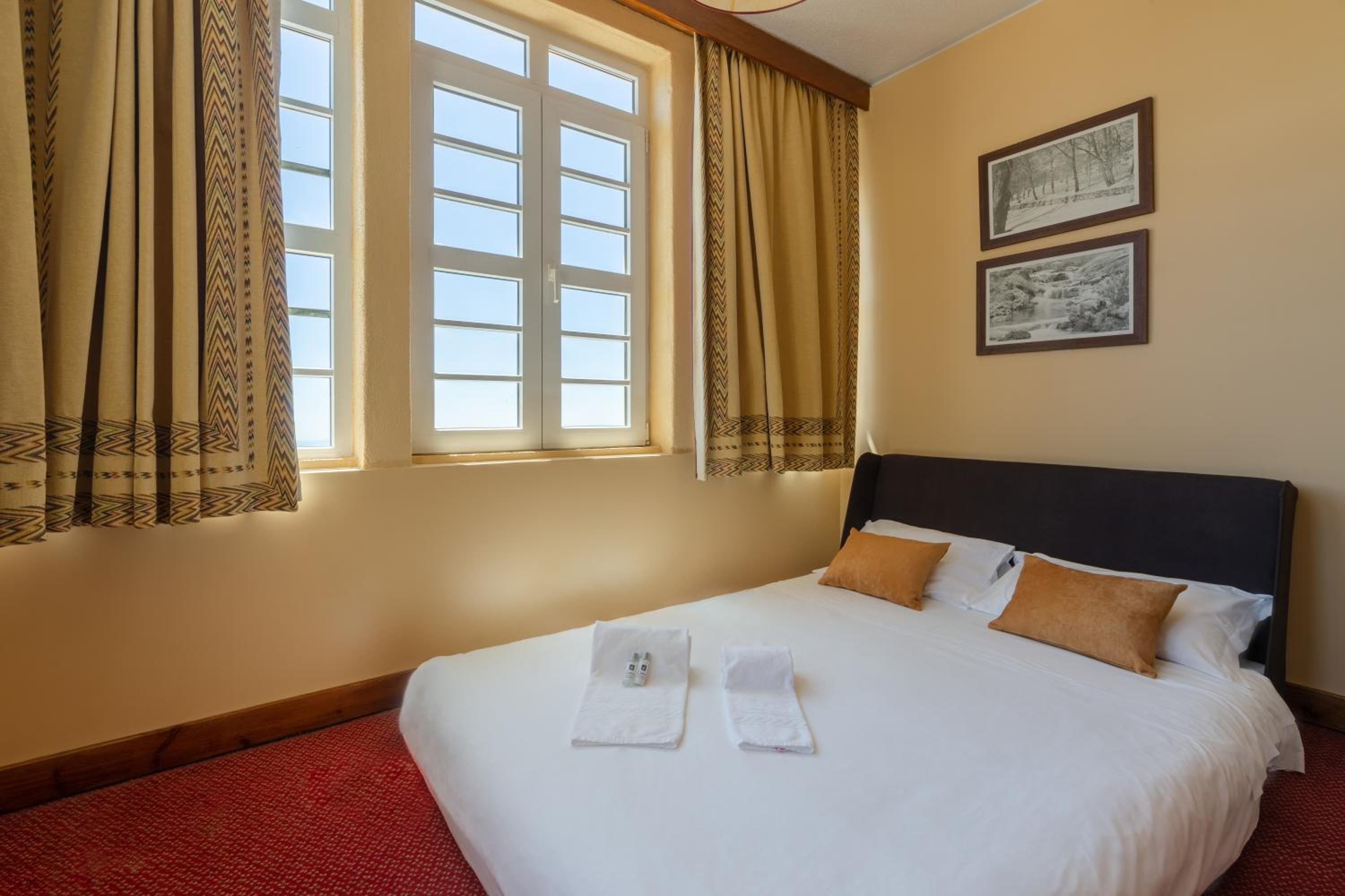 Superior Double or Twin Room (2 Adults + 1 Child) with Panoramic View - Photo 3