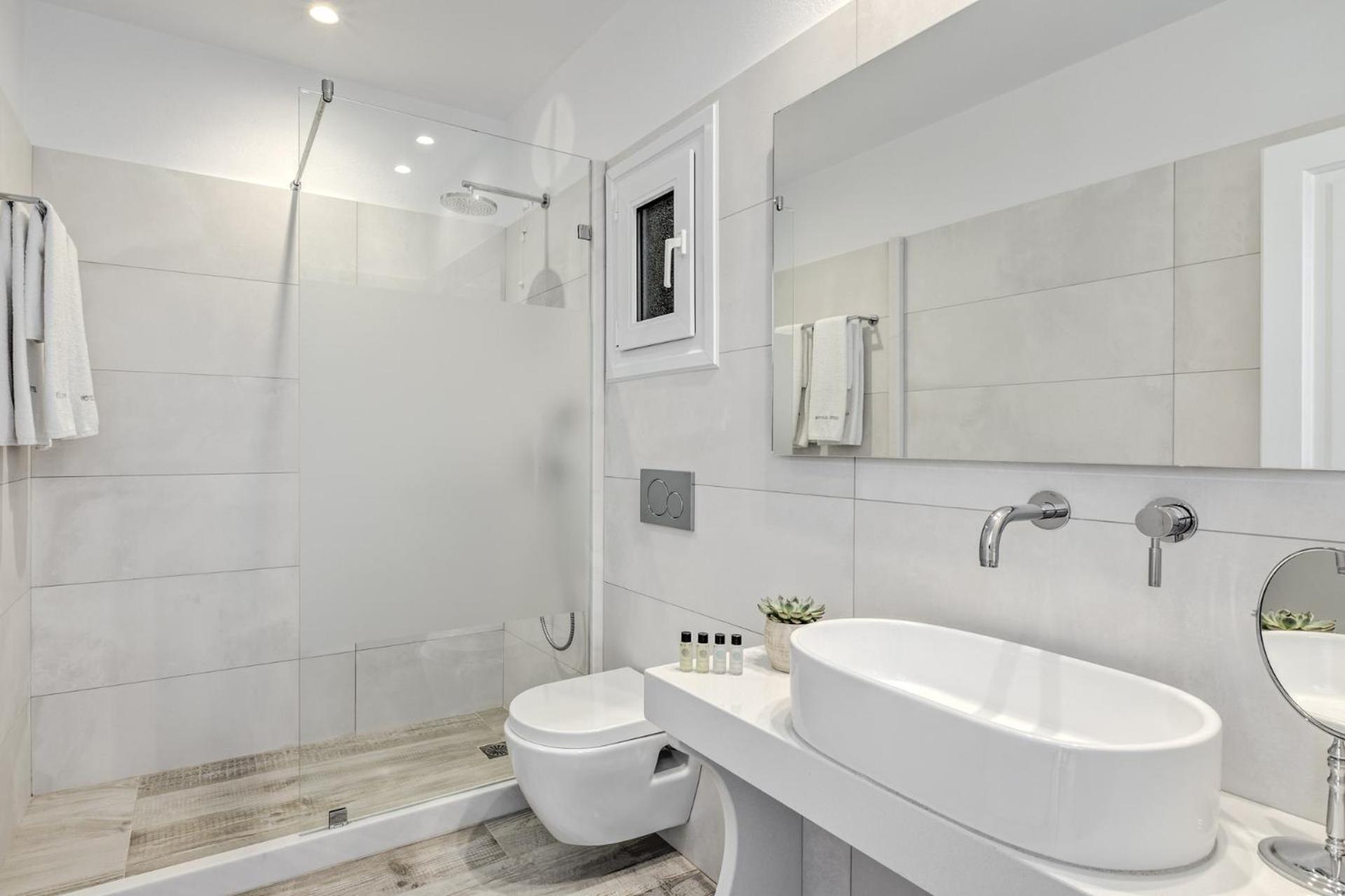 Double or Twin Room with Sea View - Photo 3