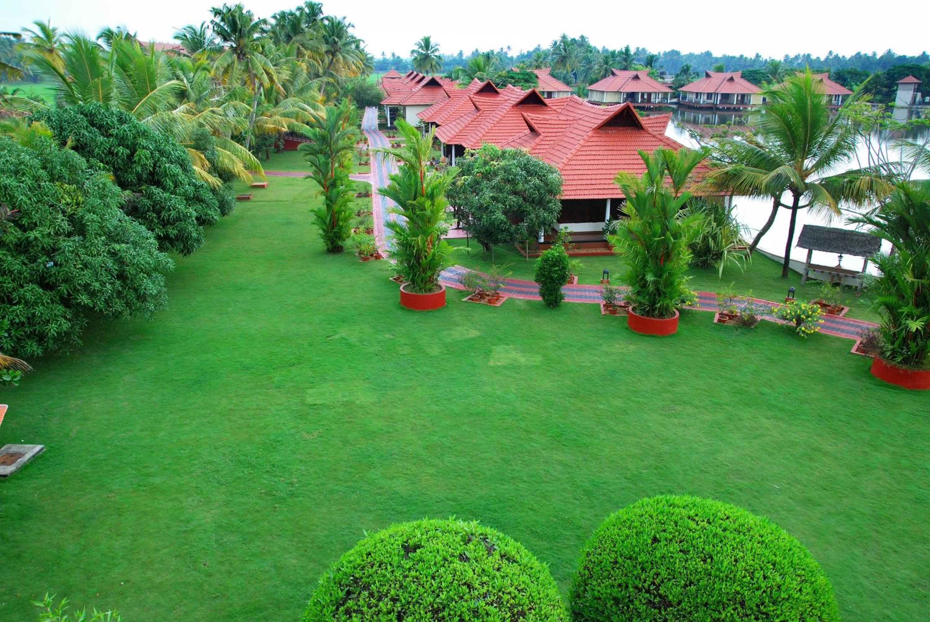 Water Front Heritage Cottage with Balcony Water Front Heritage Cottage with Balcony